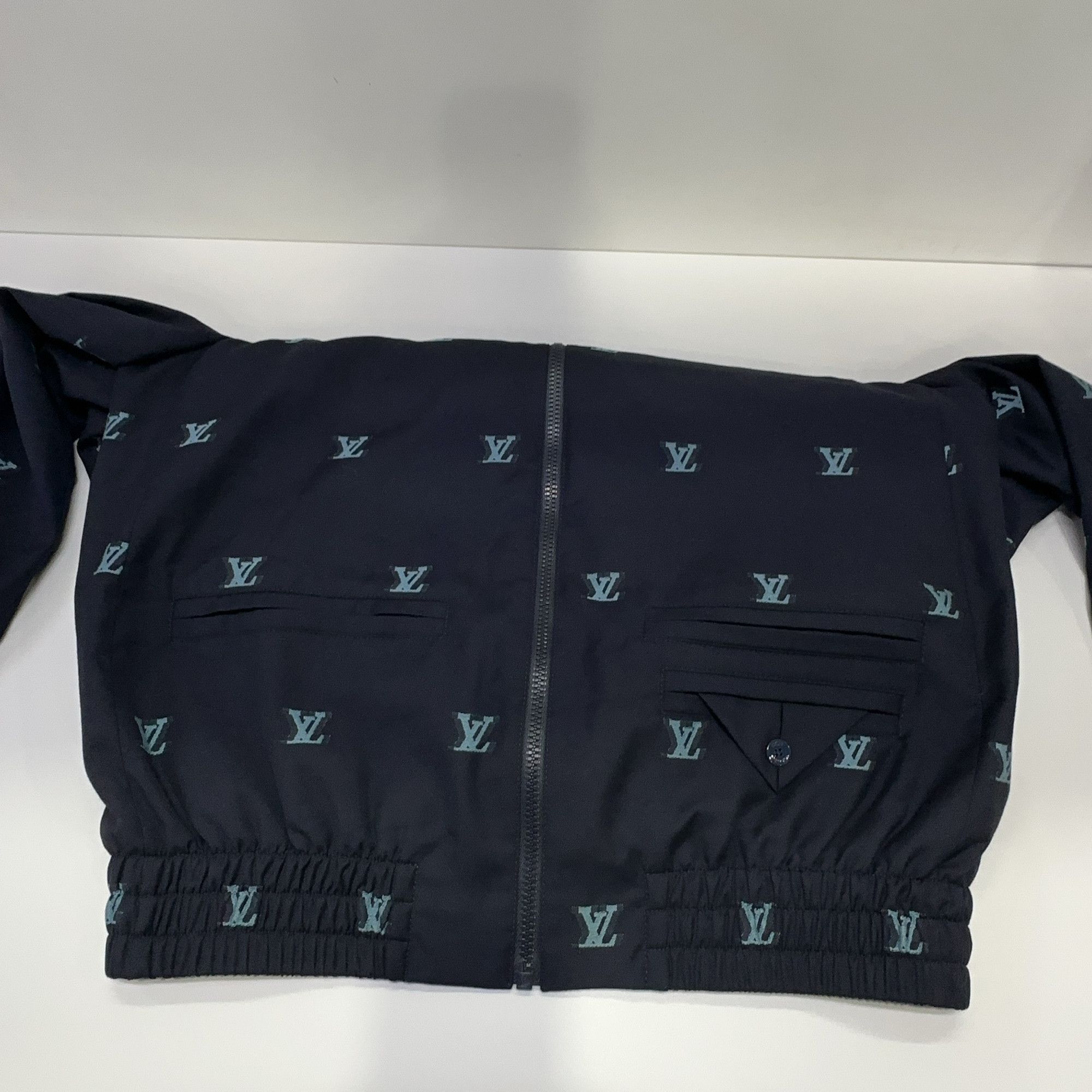 Louis Vuitton Louis Vuitton Logo Print Zip Jacket Size 50 Size US M / EU 48-50 / 2 - 7 Thumbnail