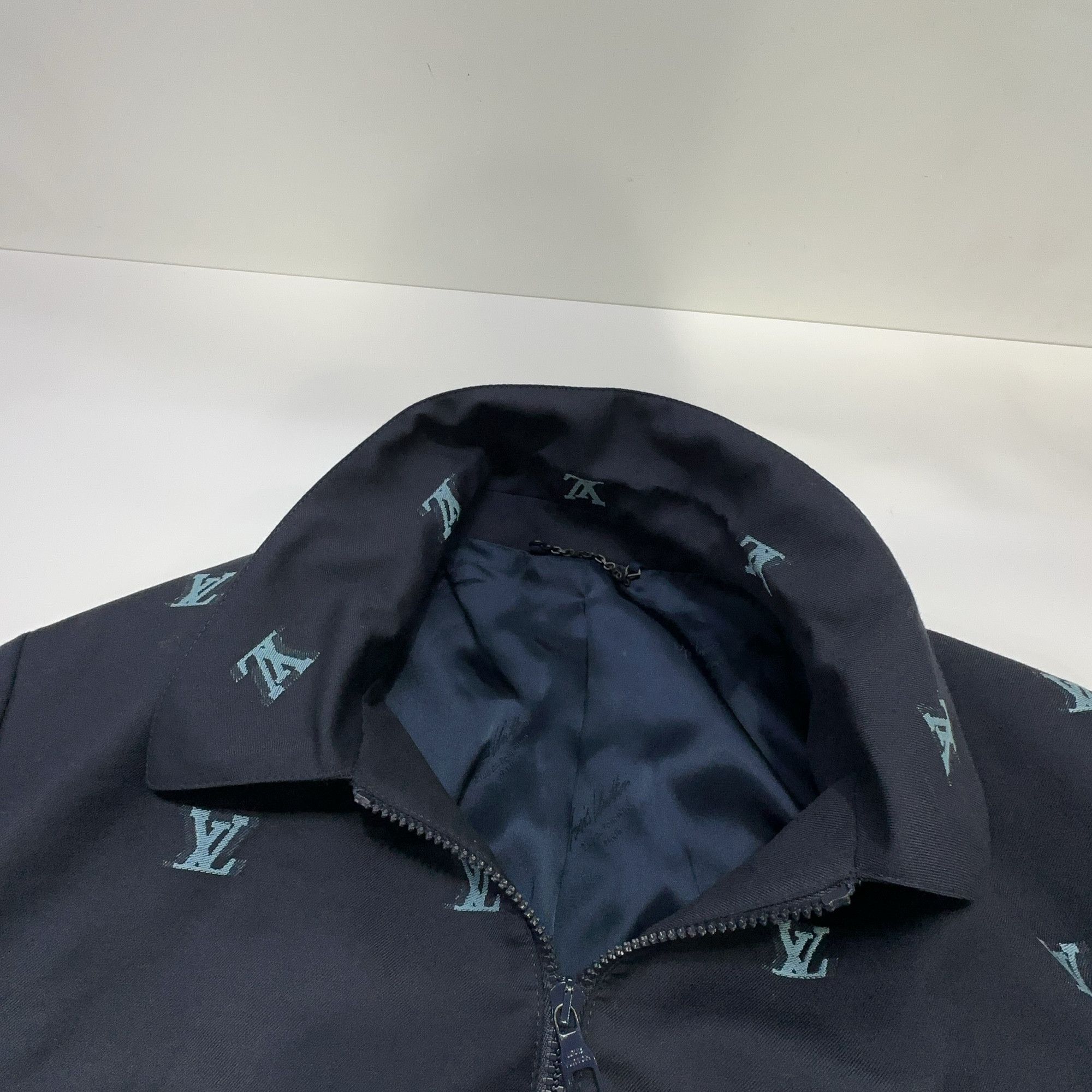Louis Vuitton Louis Vuitton Logo Print Zip Jacket Size 50 Size US M / EU 48-50 / 2 - 5 Thumbnail