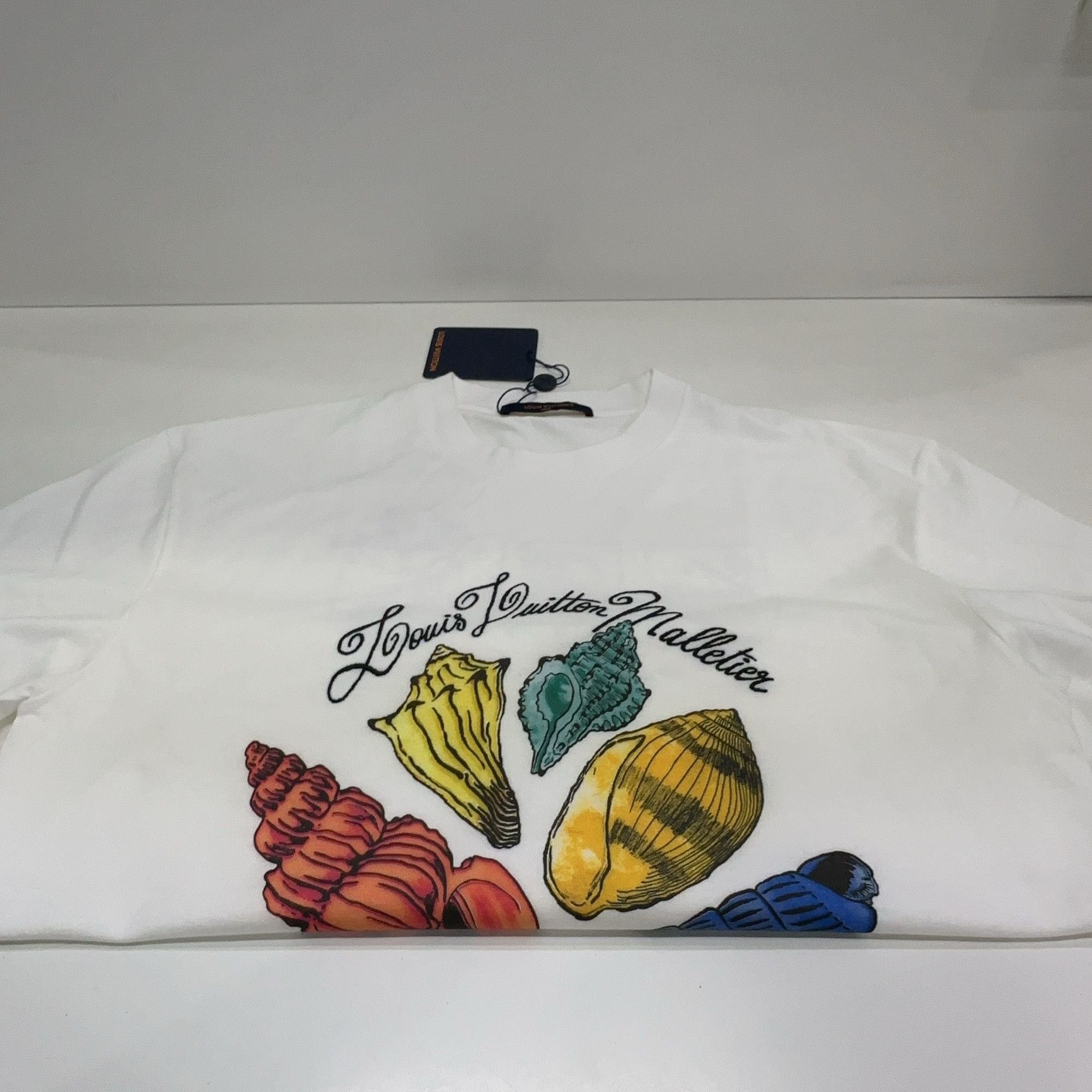 Louis Vuitton Louis Vuitton Shell Print T-Shirt Size S Size US S / EU 44-46 / 1 - 6 Thumbnail