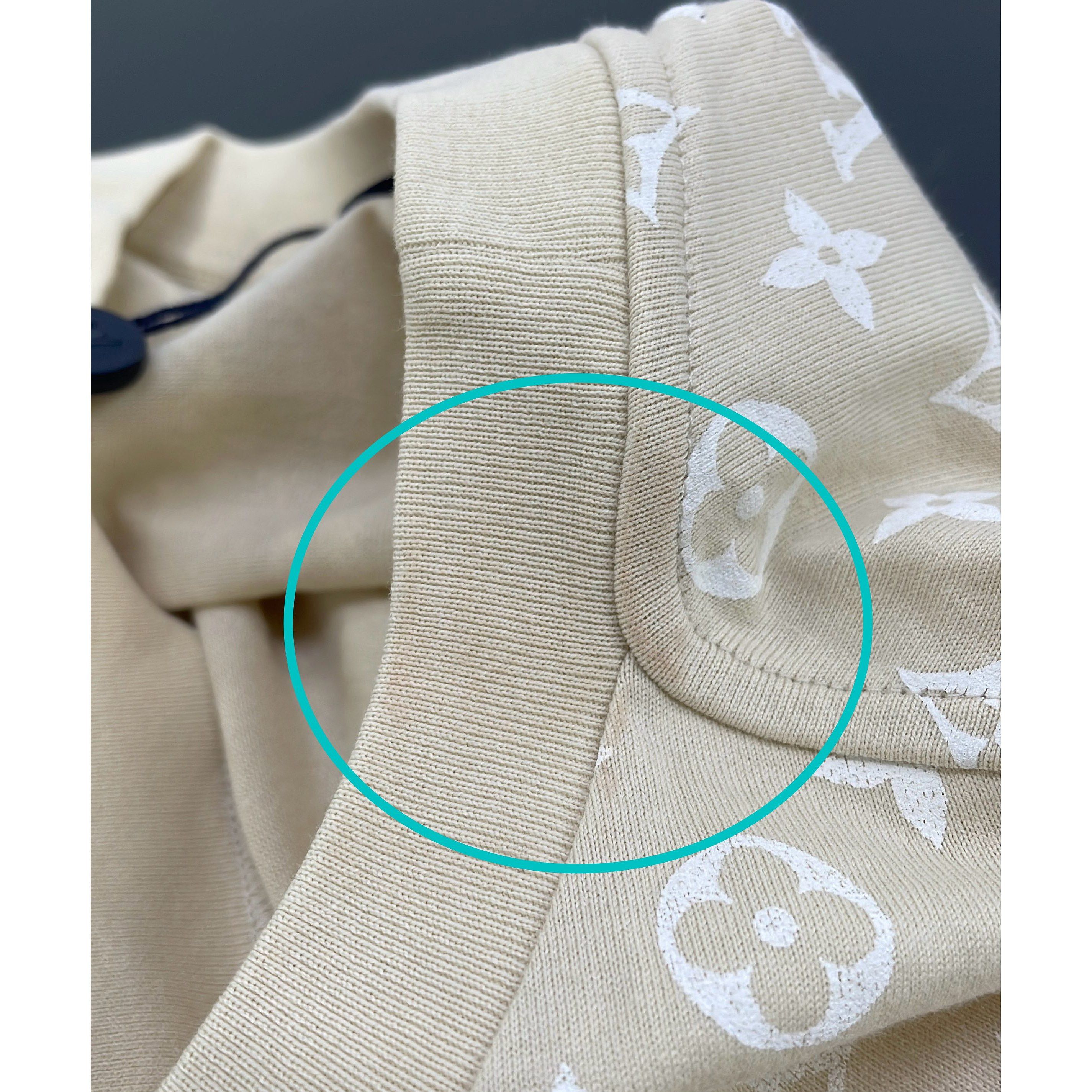 Louis Vuitton Louis Vuitton Monogram Gradient Print T-Shirt L Size US L / EU 52-54 / 3 - 6 Thumbnail