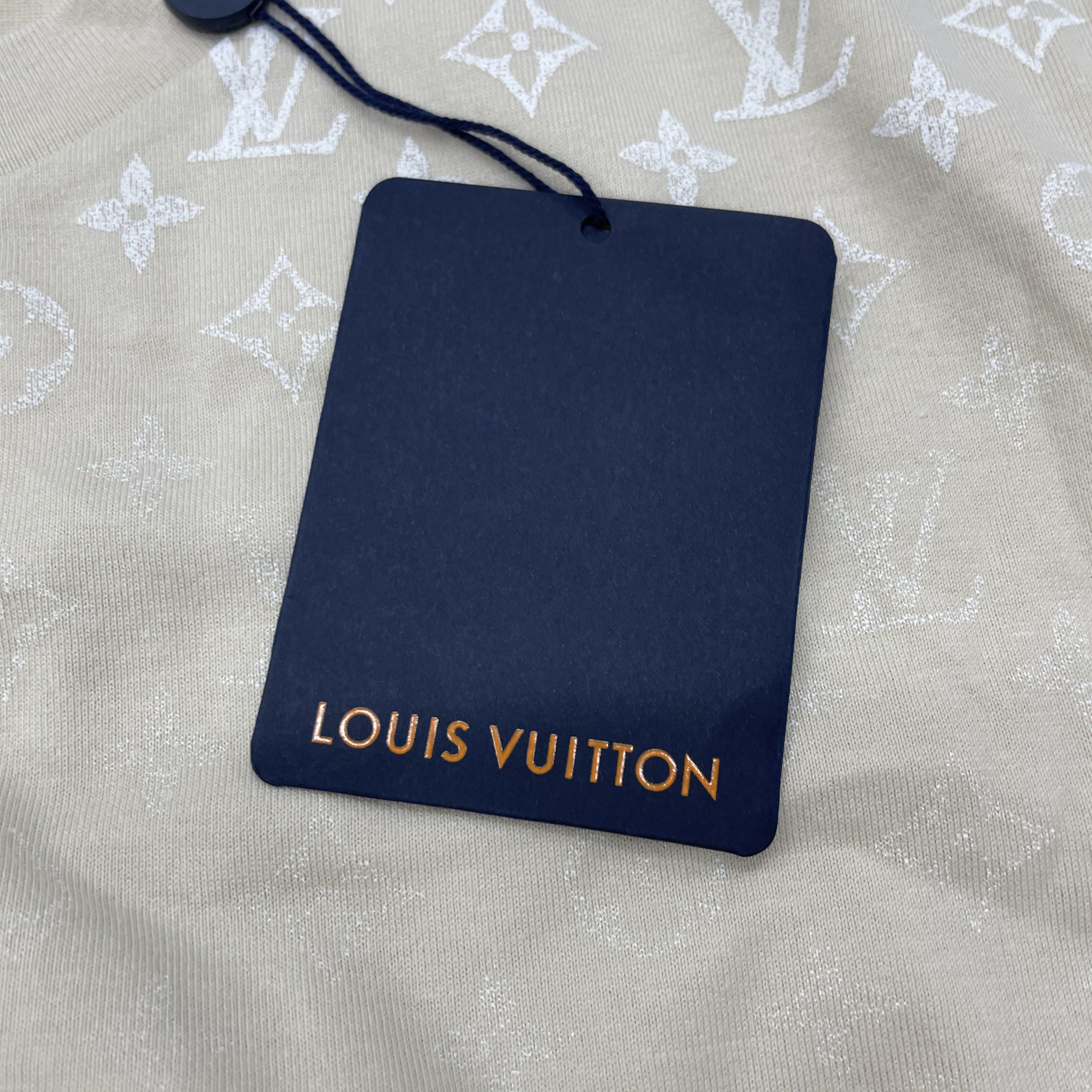 Louis Vuitton Louis Vuitton Monogram Gradient Print T-Shirt L Size US L / EU 52-54 / 3 - 5 Thumbnail