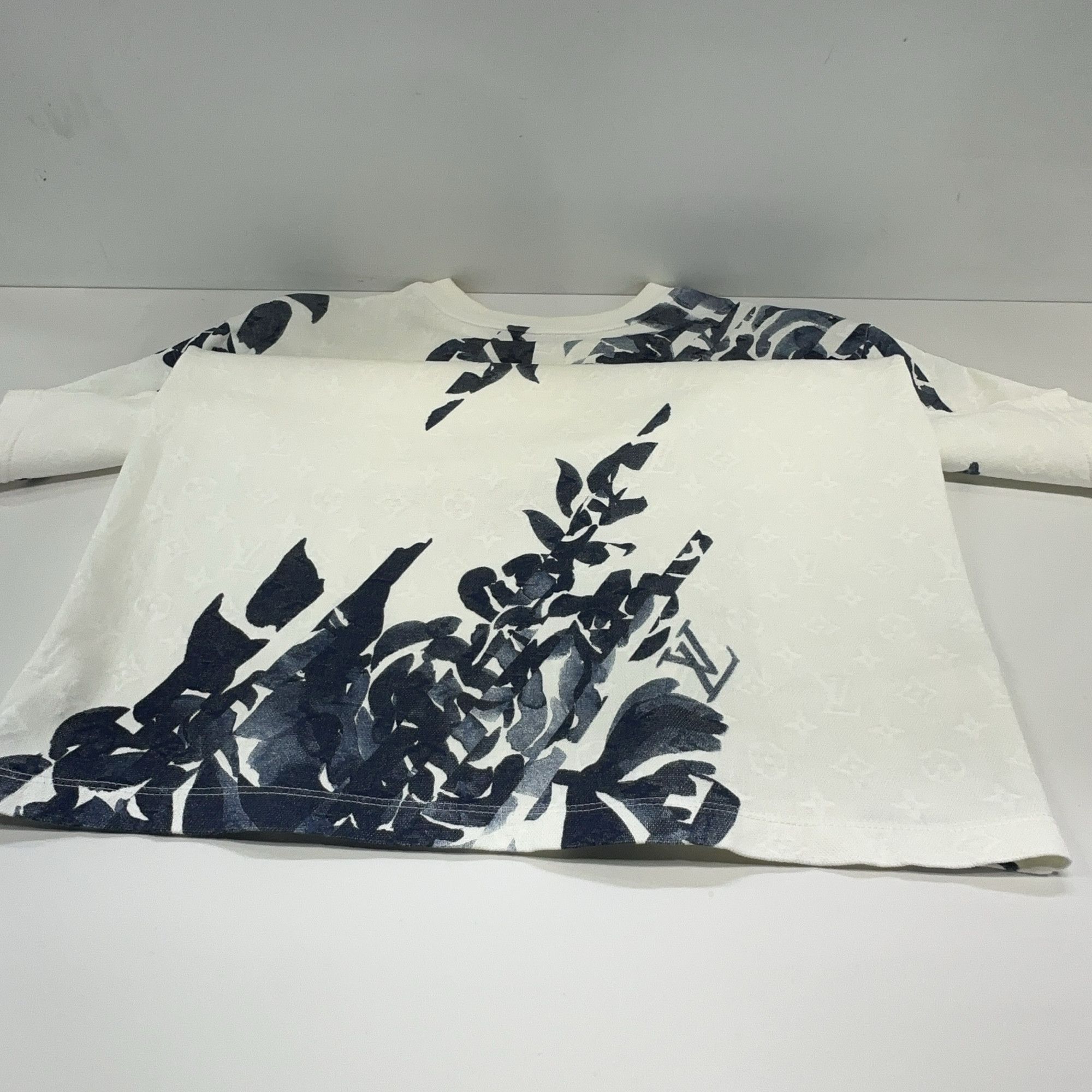 Louis Vuitton Louis Vuitton Floral Embroidery T-Shirt S Size US S / EU 44-46 / 1 - 11 Thumbnail