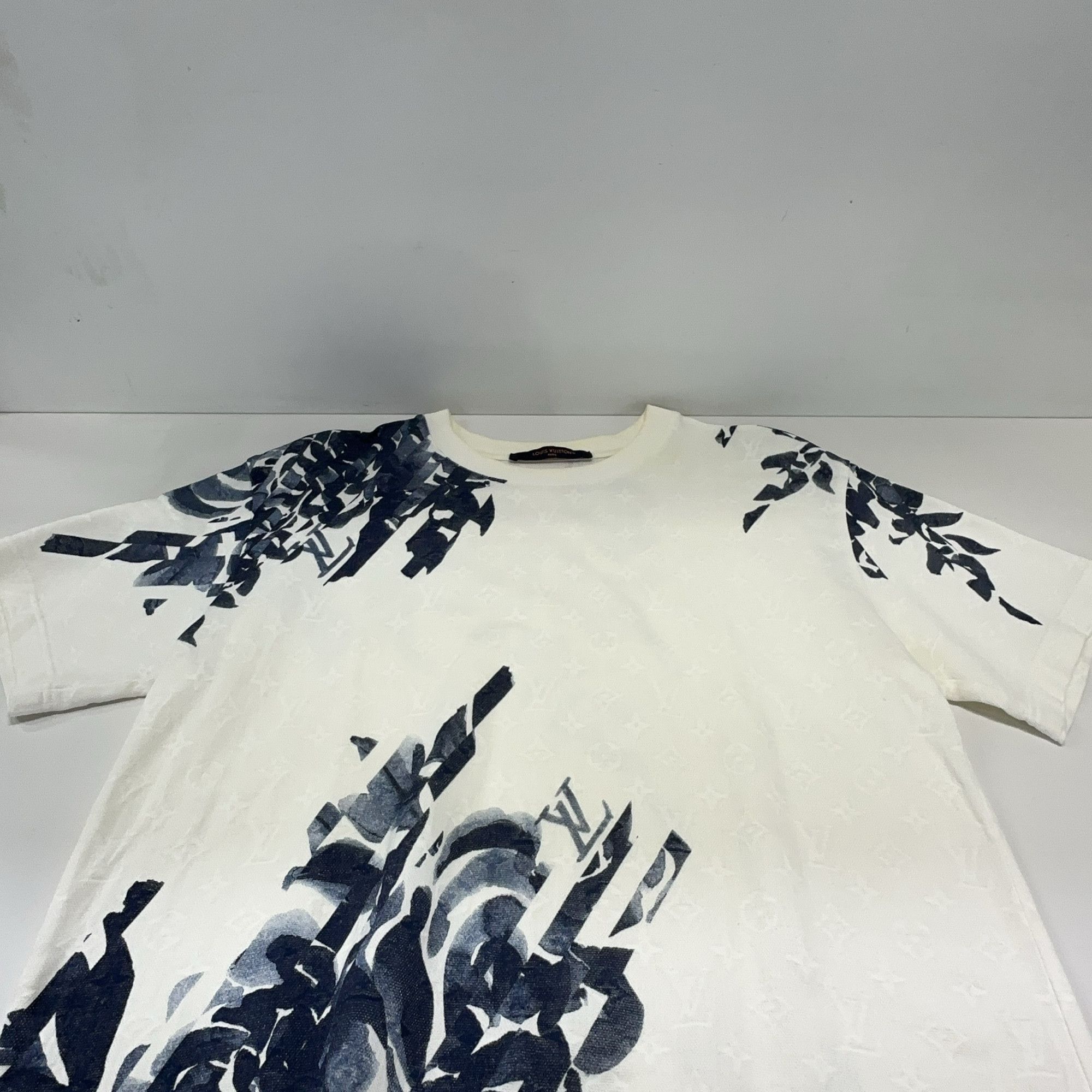 Louis Vuitton Louis Vuitton Floral Embroidery T-Shirt S Size US S / EU 44-46 / 1 - 6 Thumbnail