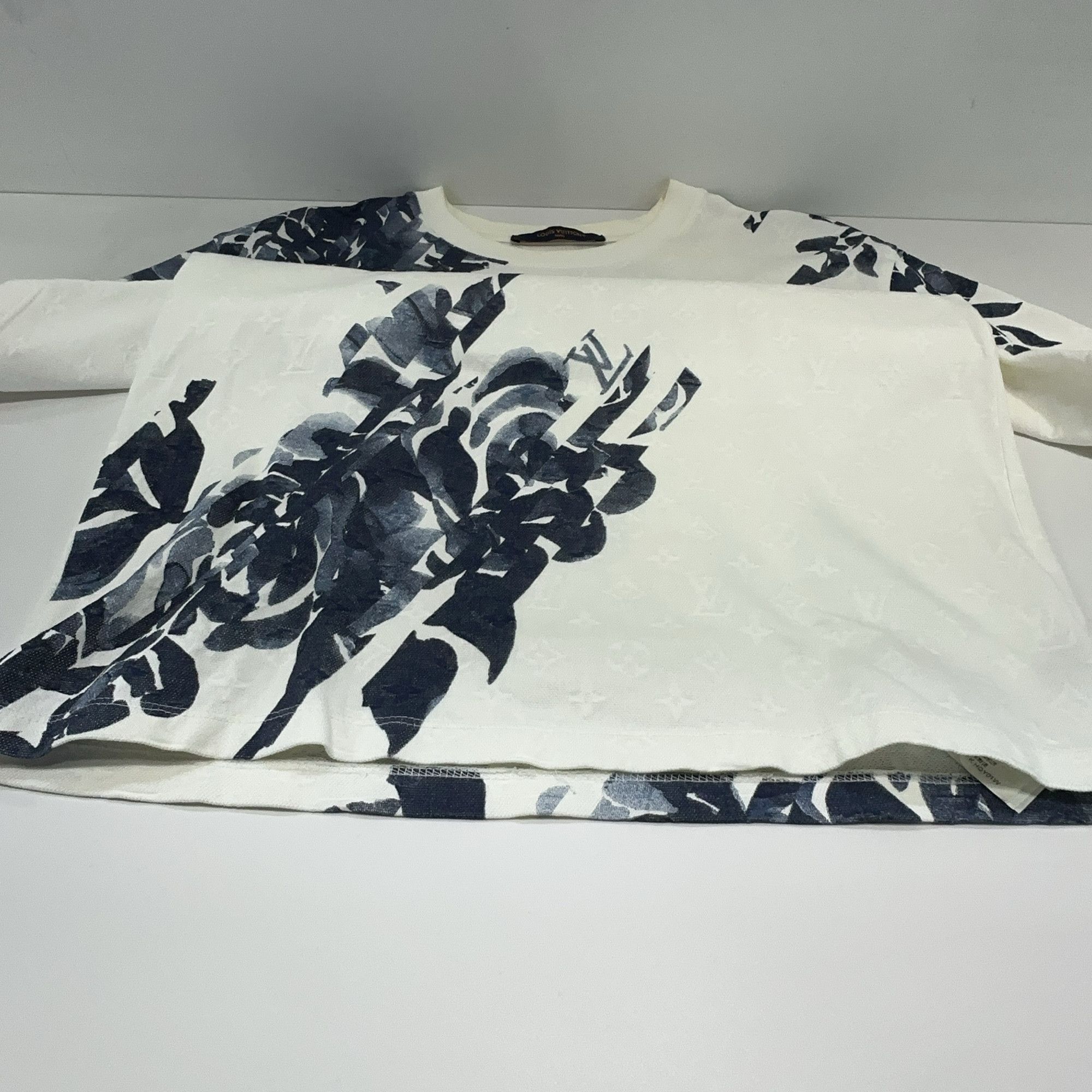 Louis Vuitton Louis Vuitton Floral Embroidery T-Shirt S Size US S / EU 44-46 / 1 - 7 Thumbnail