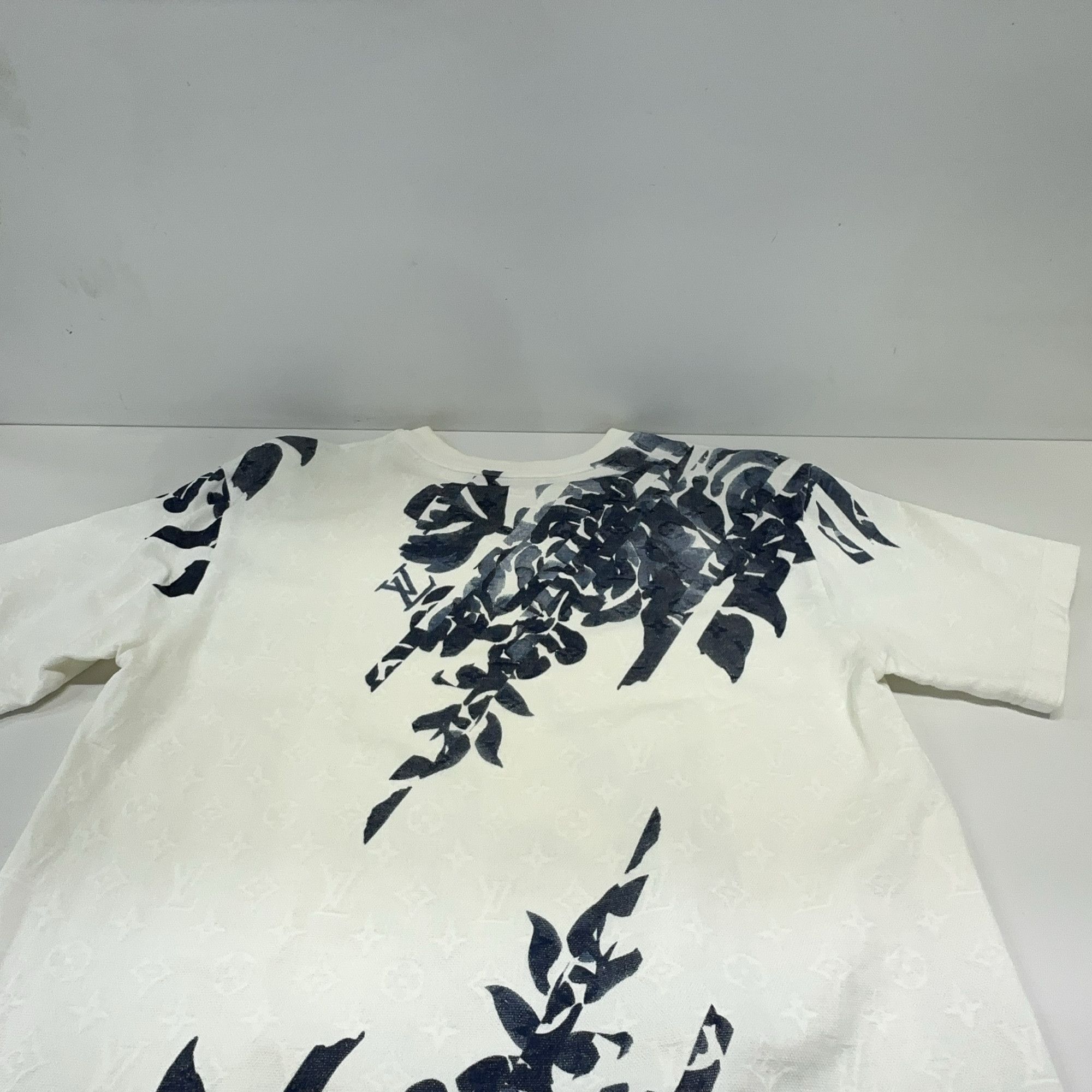Louis Vuitton Louis Vuitton Floral Embroidery T-Shirt S Size US S / EU 44-46 / 1 - 10 Thumbnail