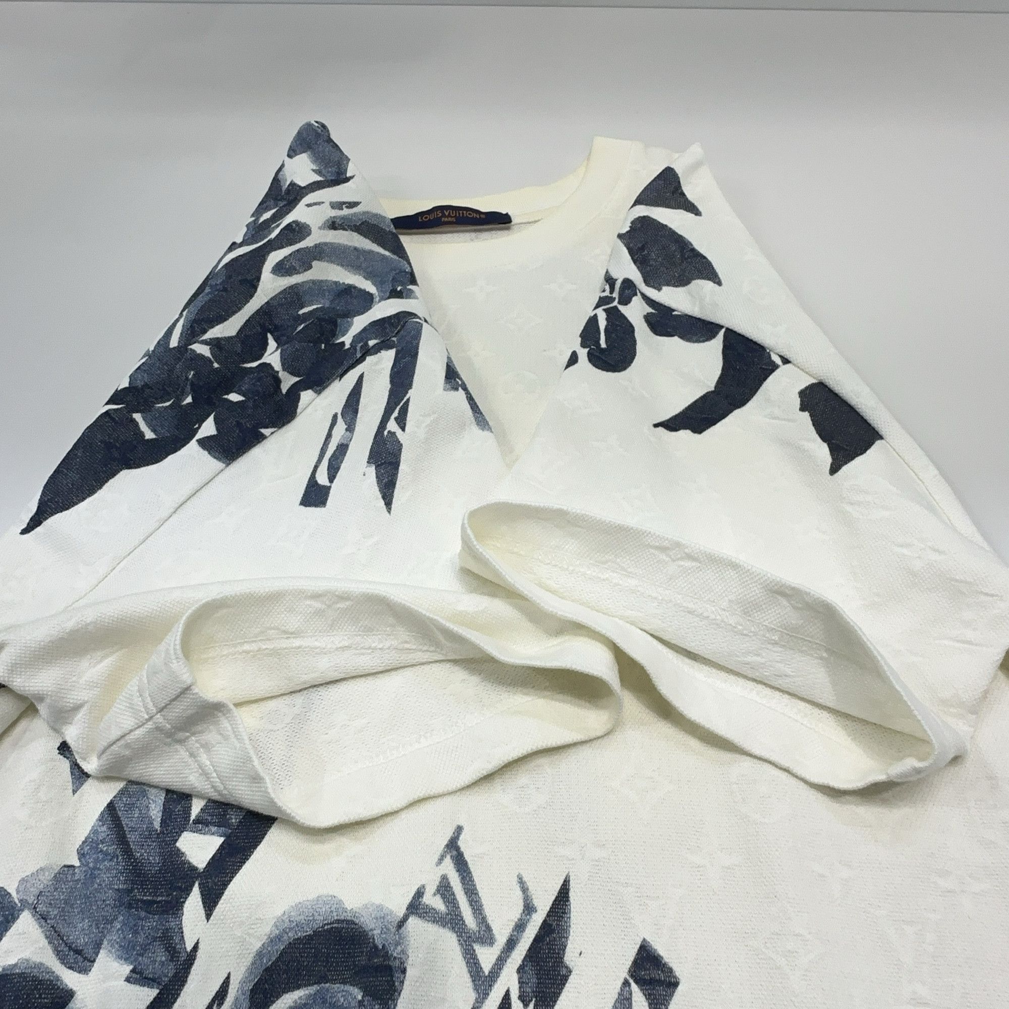 Louis Vuitton Louis Vuitton Floral Embroidery T-Shirt S Size US S / EU 44-46 / 1 - 9 Thumbnail