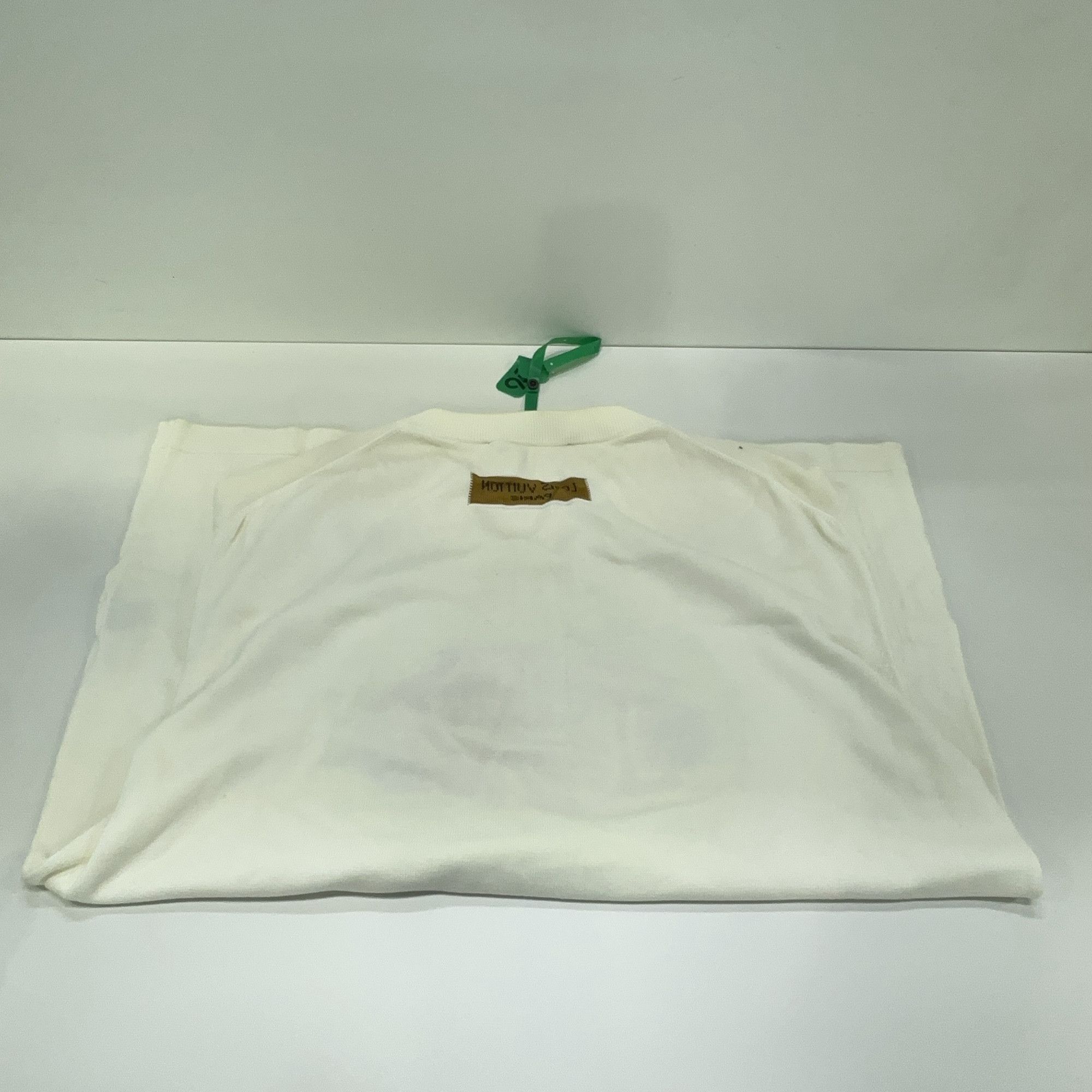 Louis Vuitton Louis Vuitton LV Logo Patch T-Shirt Size XL Size US XL / EU 56 / 4 - 13 Thumbnail