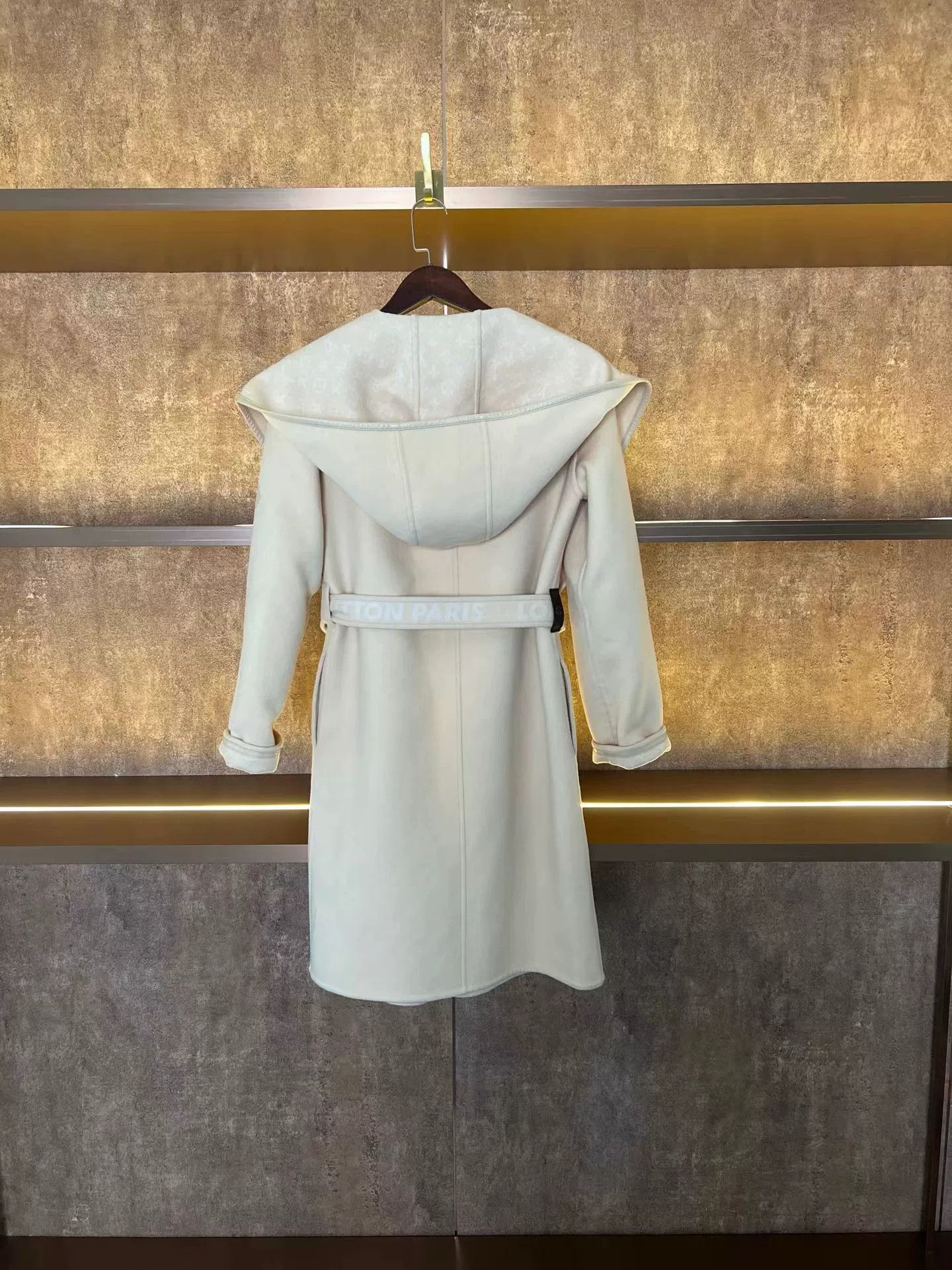Louis Vuitton LV Monogram Women's Coat Size M / US 6-8 / IT 42-44 - 2 Thumbnail