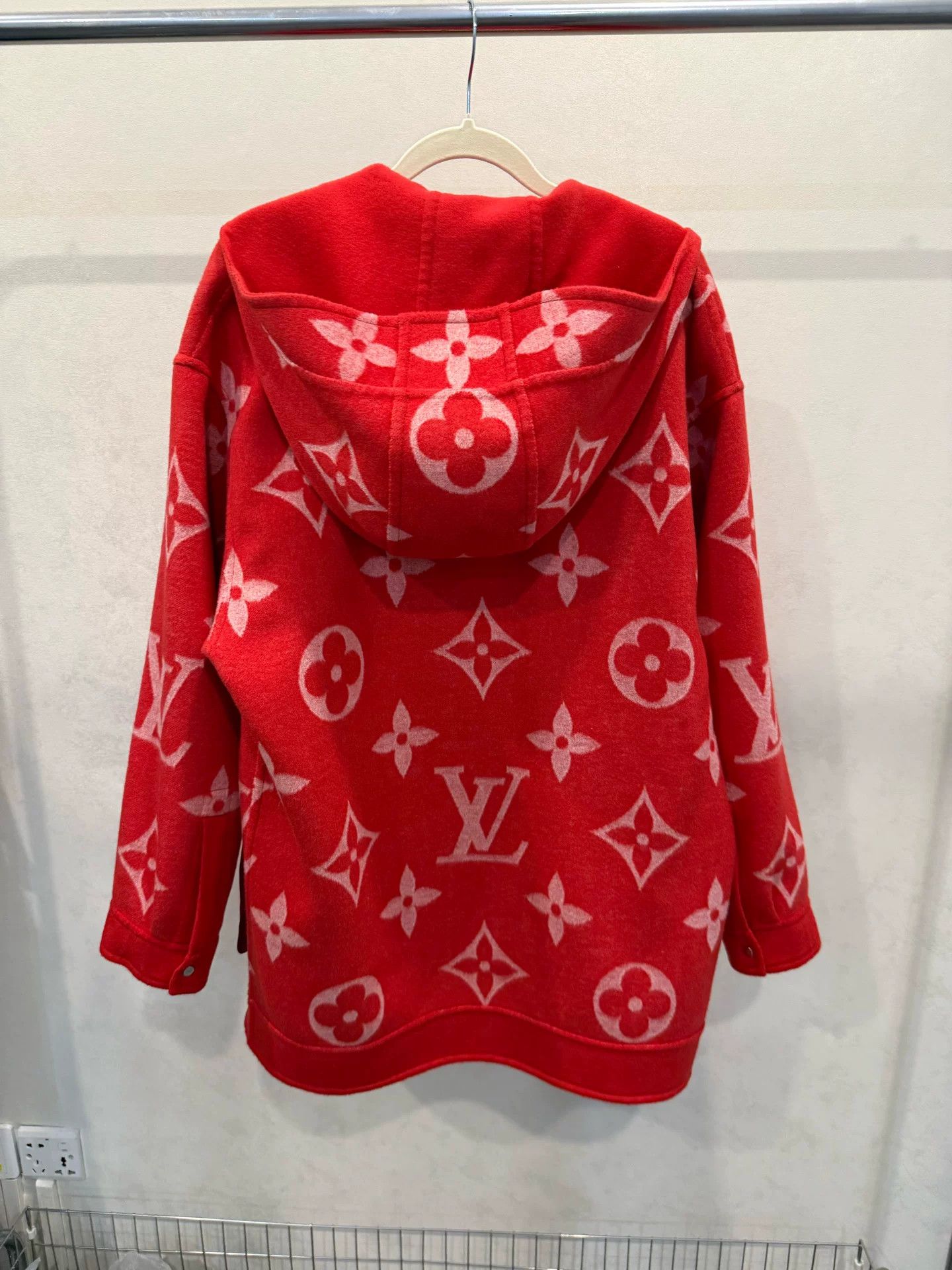 Louis Vuitton Louis Vuitton Red Hoodie with Trim Size US M / EU 48-50 / 2 - 4 Thumbnail