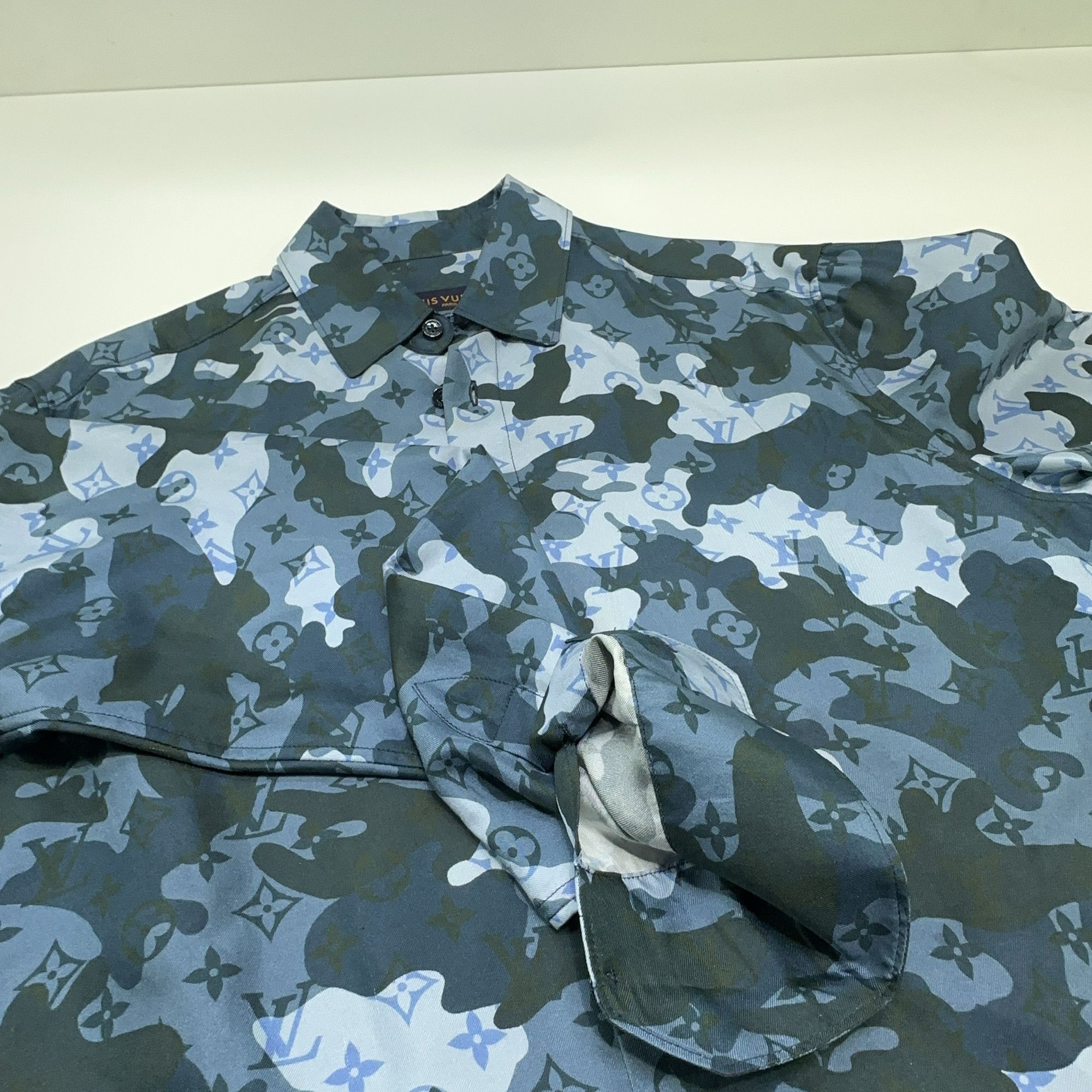 Louis Vuitton Louis Vuitton Camo Monogram Silk Shirt XS Size US XS / EU 42 / 0 - 10 Thumbnail