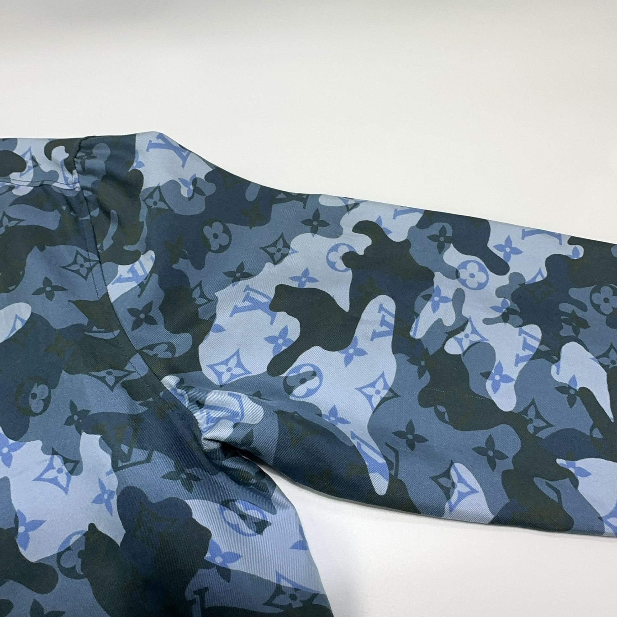 Louis Vuitton Louis Vuitton Camo Monogram Silk Shirt XS Size US XS / EU 42 / 0 - 9 Thumbnail