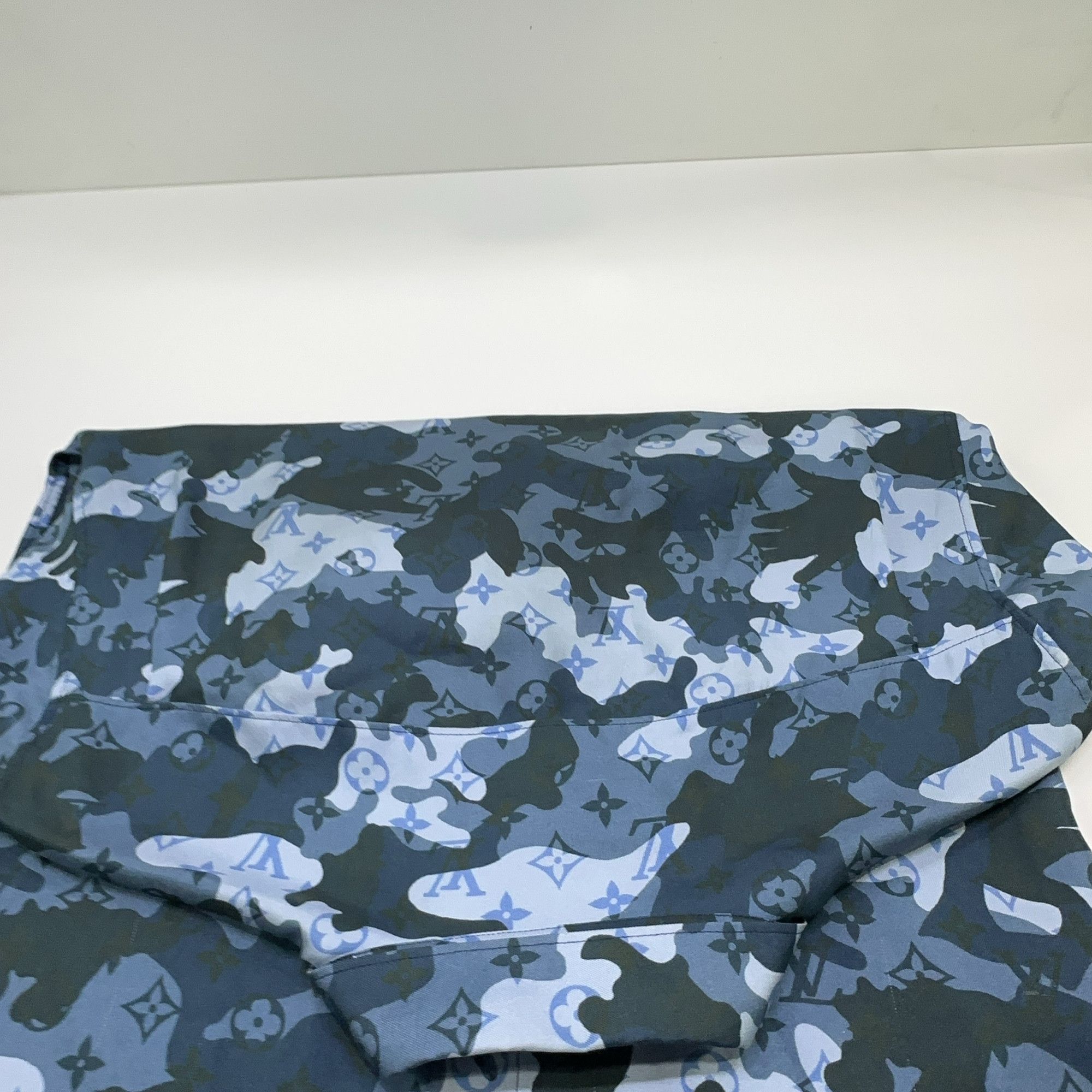 Louis Vuitton Louis Vuitton Camo Monogram Silk Shirt XS Size US XS / EU 42 / 0 - 11 Thumbnail