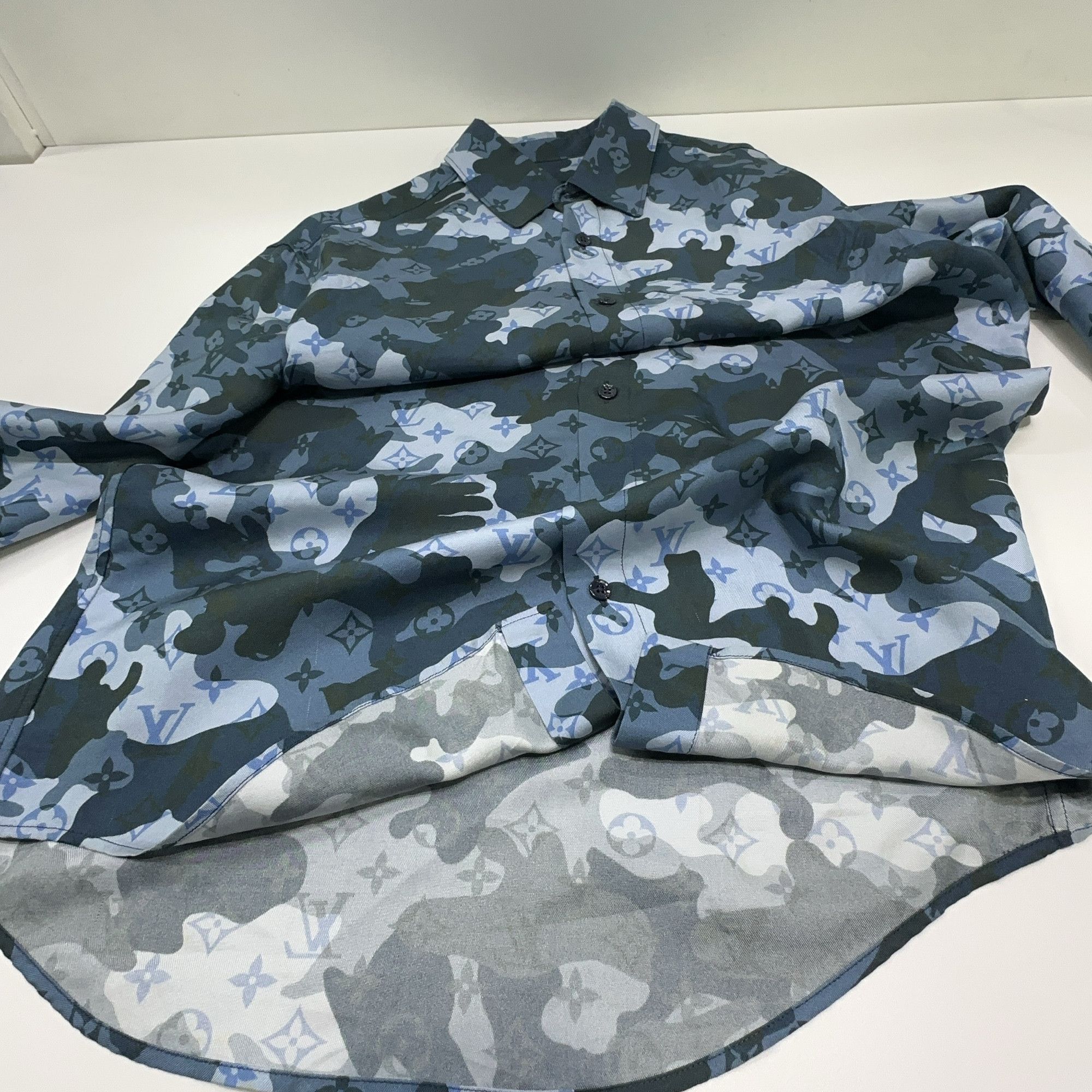 Louis Vuitton Louis Vuitton Camo Monogram Silk Shirt XS Size US XS / EU 42 / 0 - 6 Thumbnail