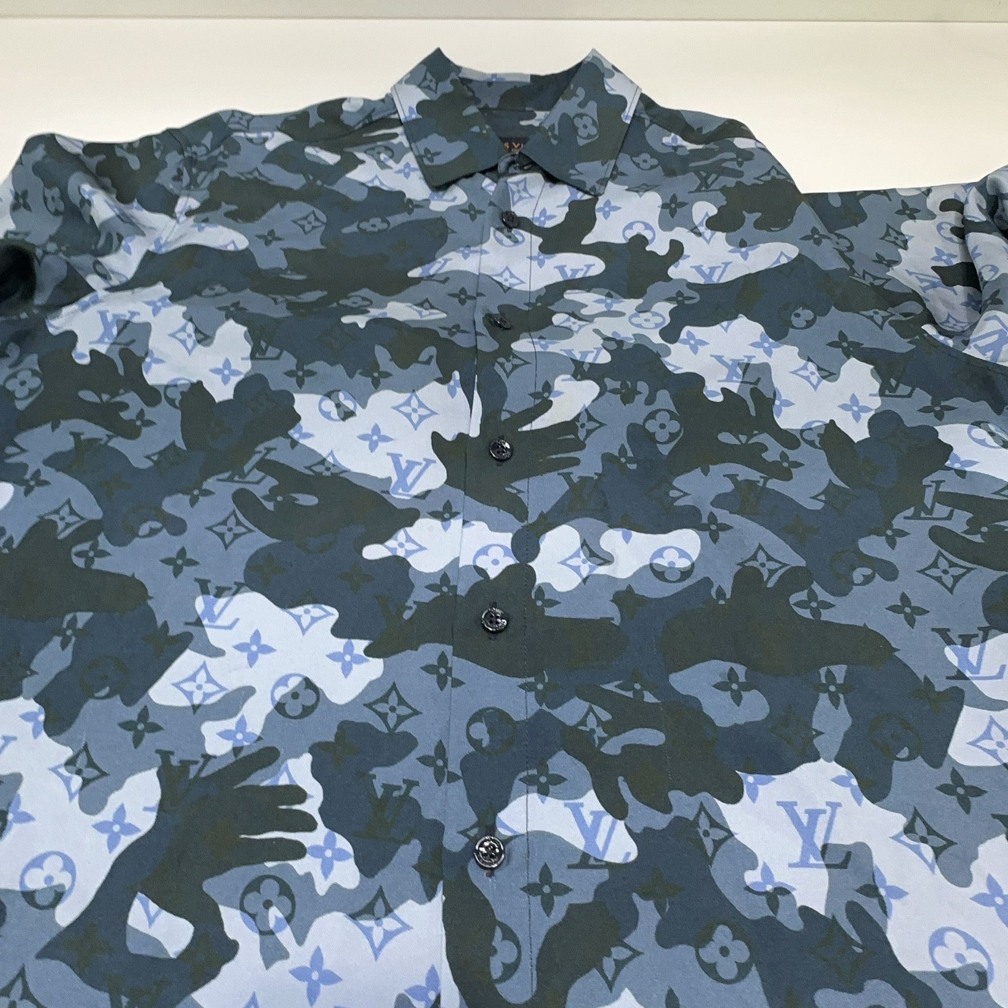 Louis Vuitton Louis Vuitton Camo Monogram Silk Shirt XS Size US XS / EU 42 / 0 - 7 Thumbnail