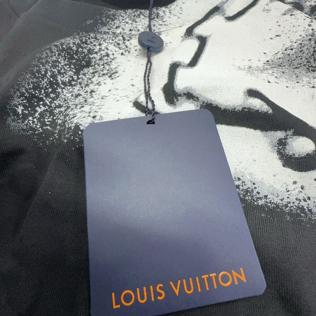 Louis Vuitton Louis Vuitton Spray Chain Print T-Shirt Size L Size US L / EU 52-54 / 3 - 5 Thumbnail