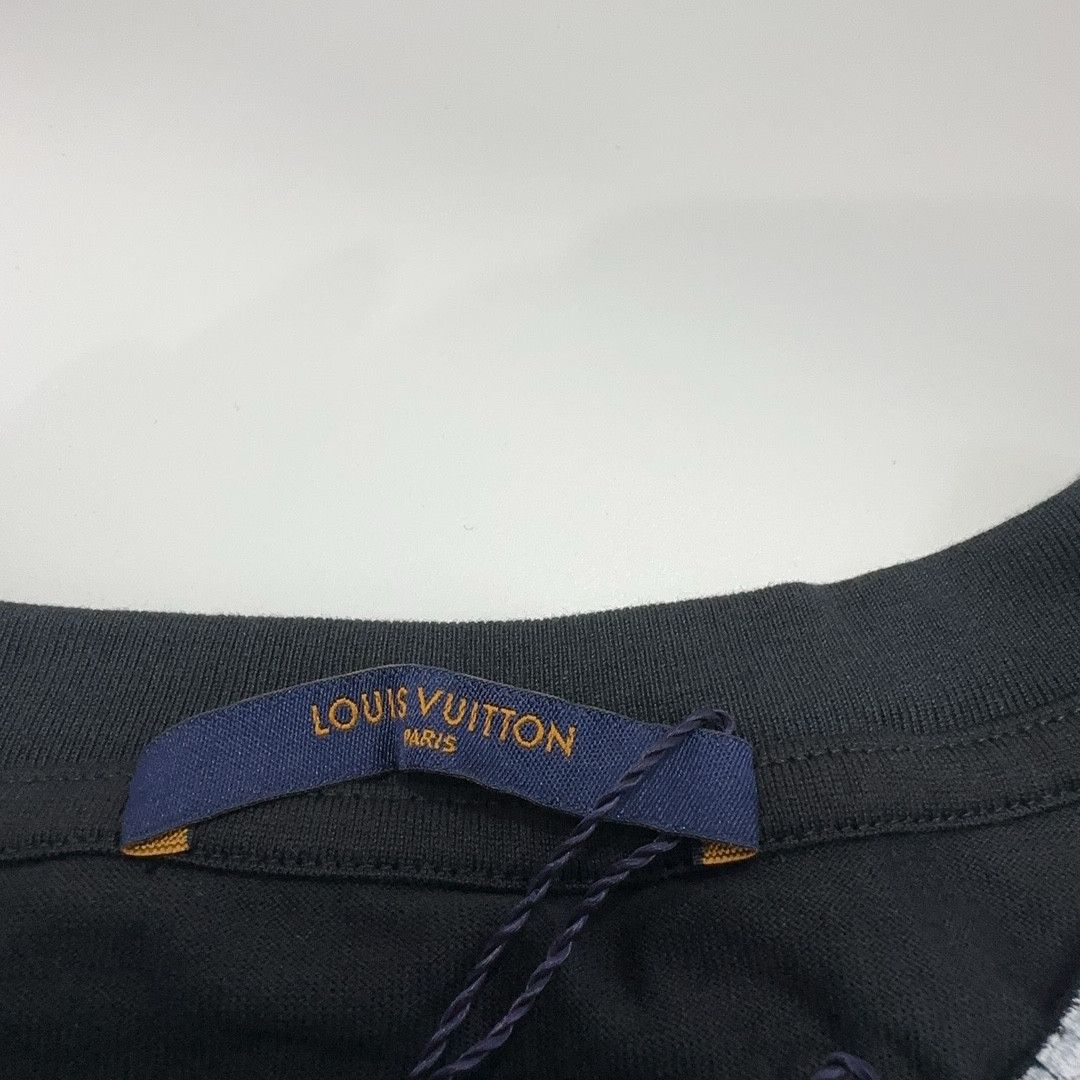 Louis Vuitton Louis Vuitton Spray Chain Print T-Shirt Size L Size US L / EU 52-54 / 3 - 4 Thumbnail