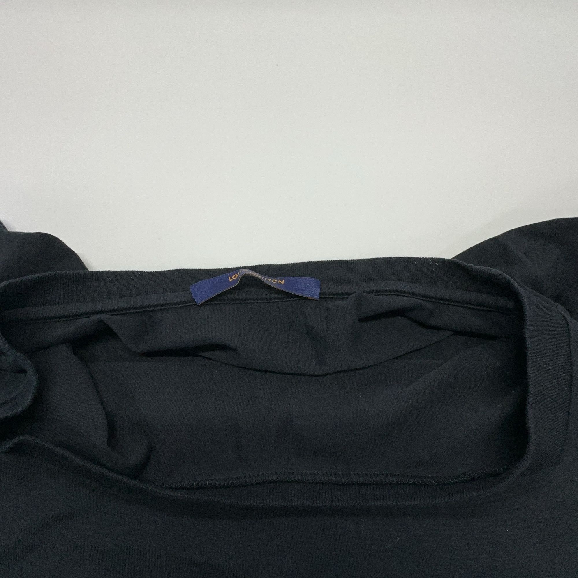 Louis Vuitton Louis Vuitton Logo Print Long Sleeve T-Shirt L Size US L / EU 52-54 / 3 - 5 Thumbnail