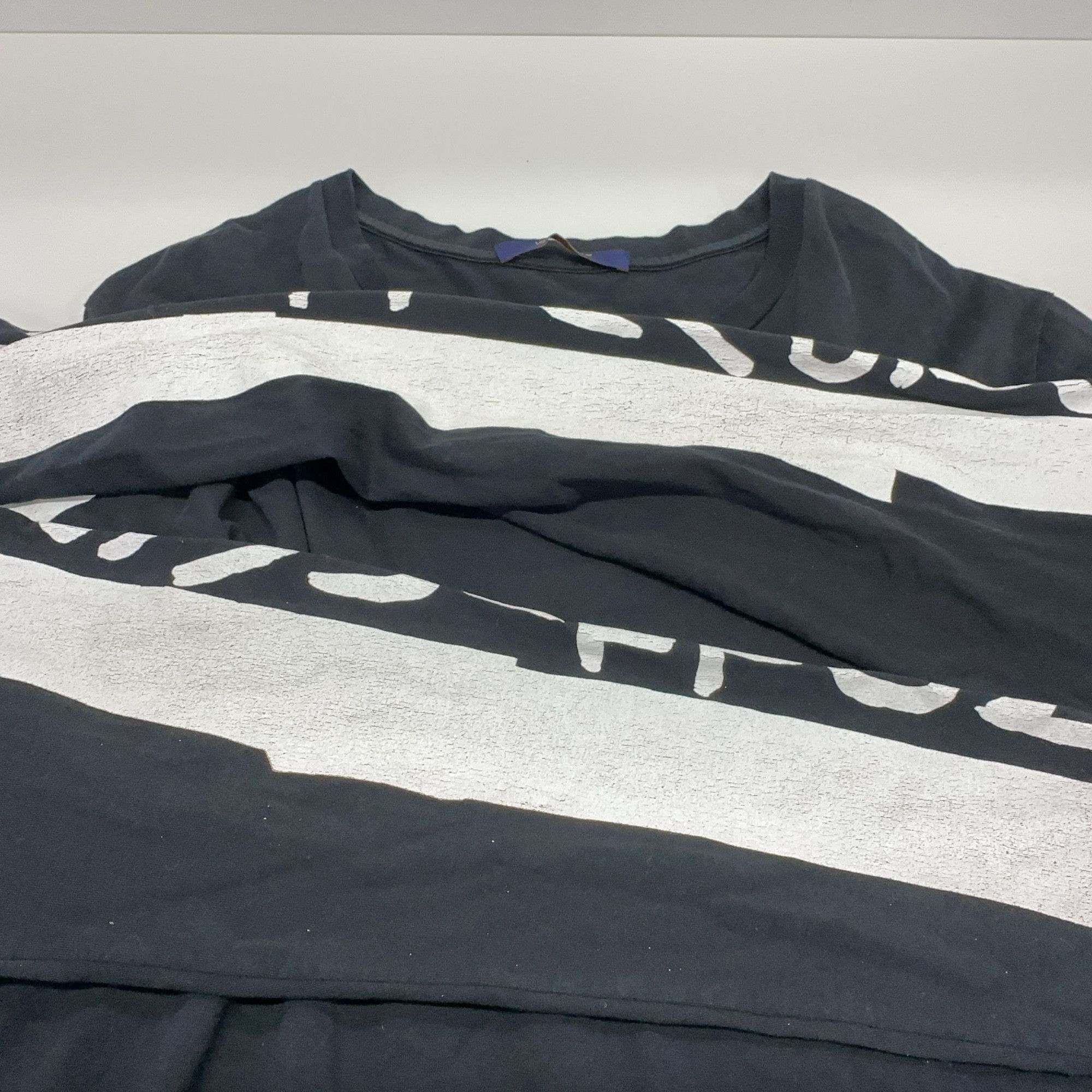 Louis Vuitton Louis Vuitton Logo Print Long Sleeve T-Shirt L Size US L / EU 52-54 / 3 - 7 Thumbnail