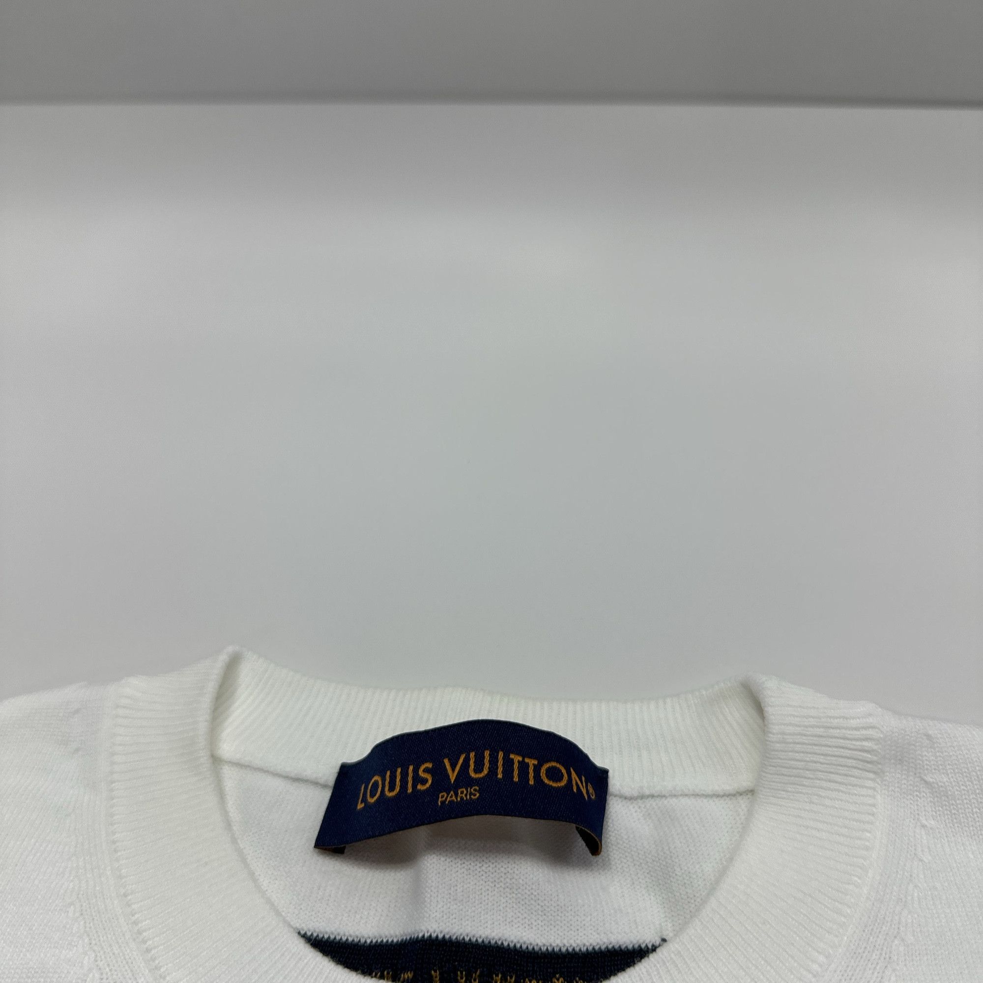 Louis Vuitton Louis Vuitton Alpha Graphic Print T-Shirt Size M Size US M / EU 48-50 / 2 - 3 Thumbnail