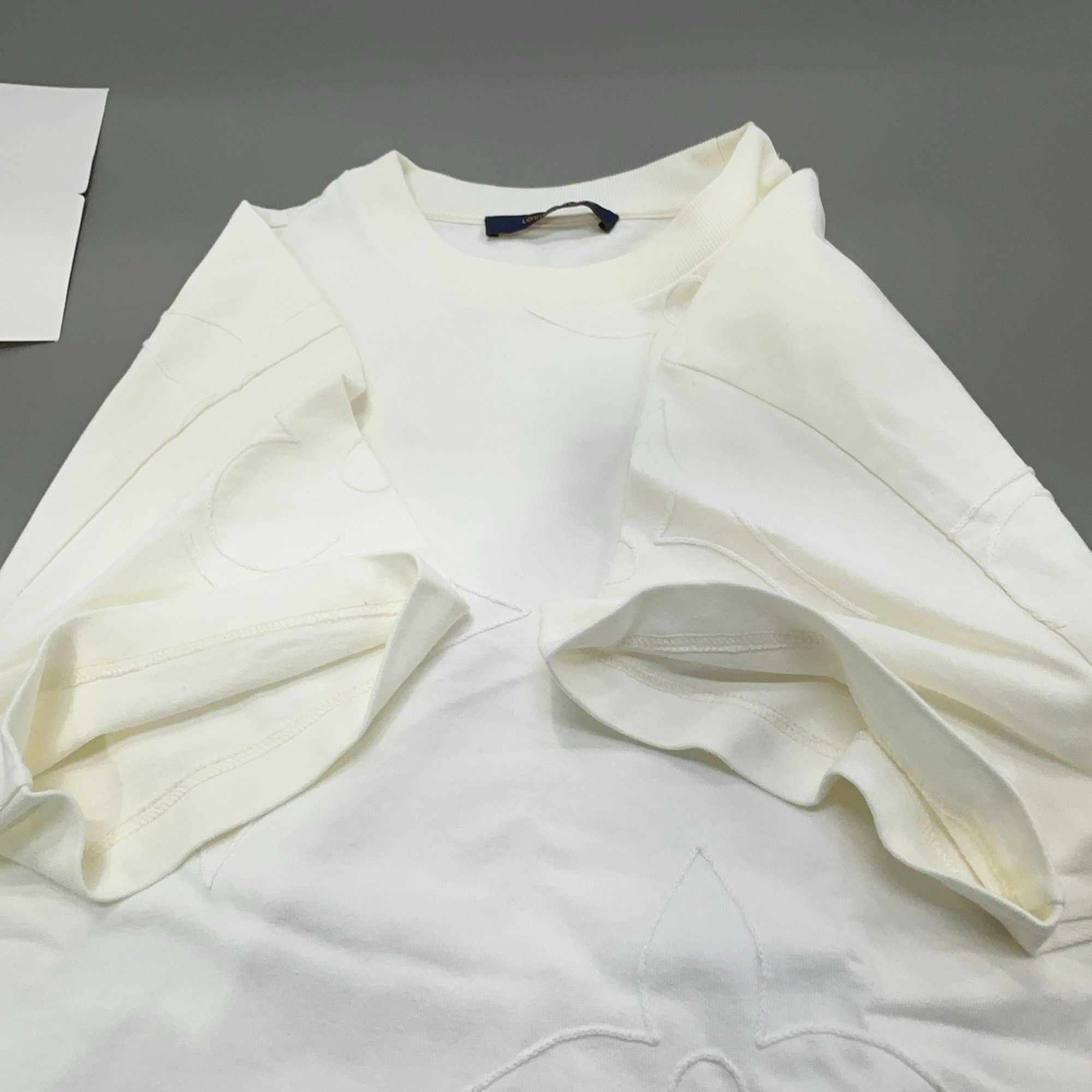 Louis Vuitton Louis Vuitton Monogram Embroidered T-Shirt L Size US L / EU 52-54 / 3 - 7 Thumbnail