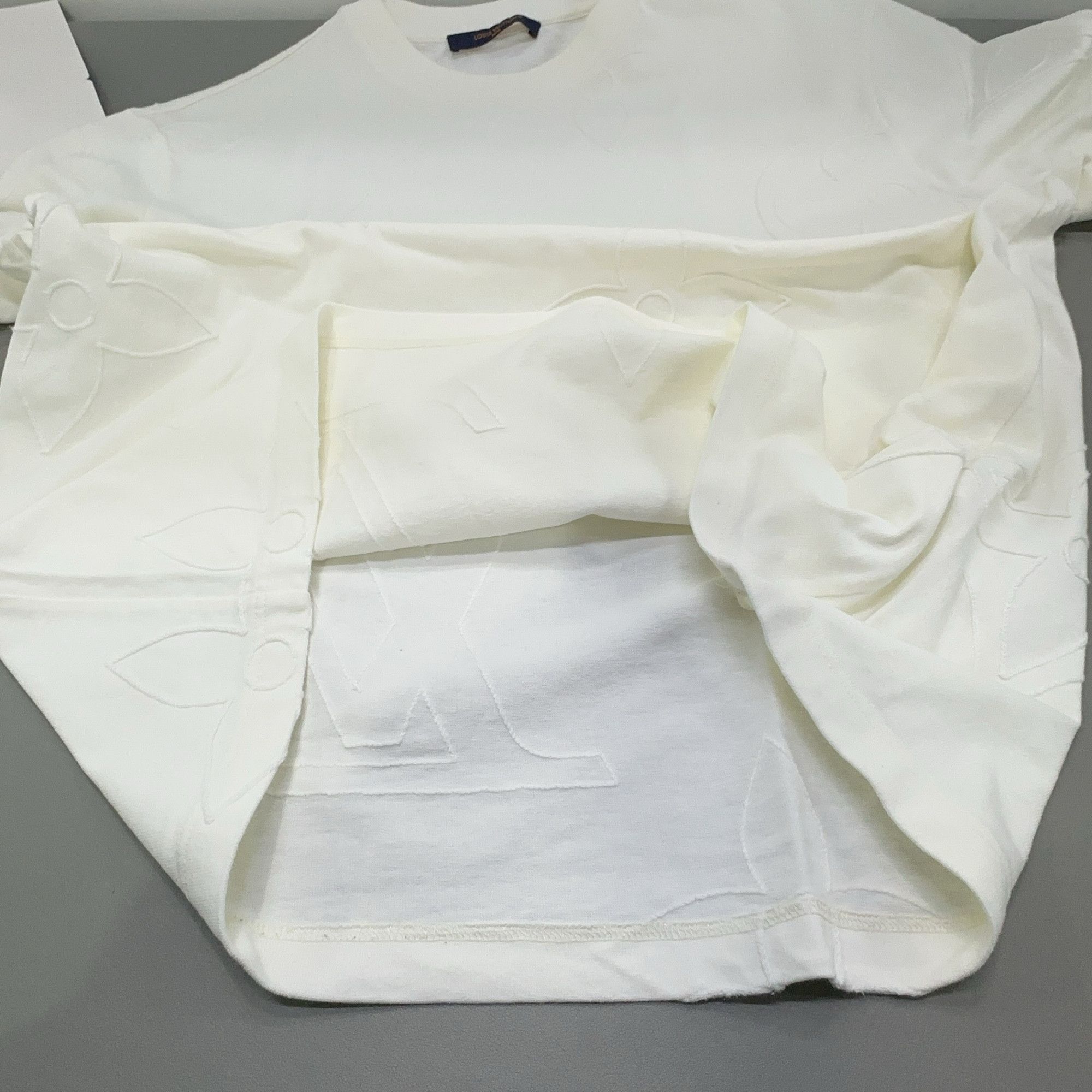 Louis Vuitton Louis Vuitton Monogram Embroidered T-Shirt L Size US L / EU 52-54 / 3 - 8 Thumbnail