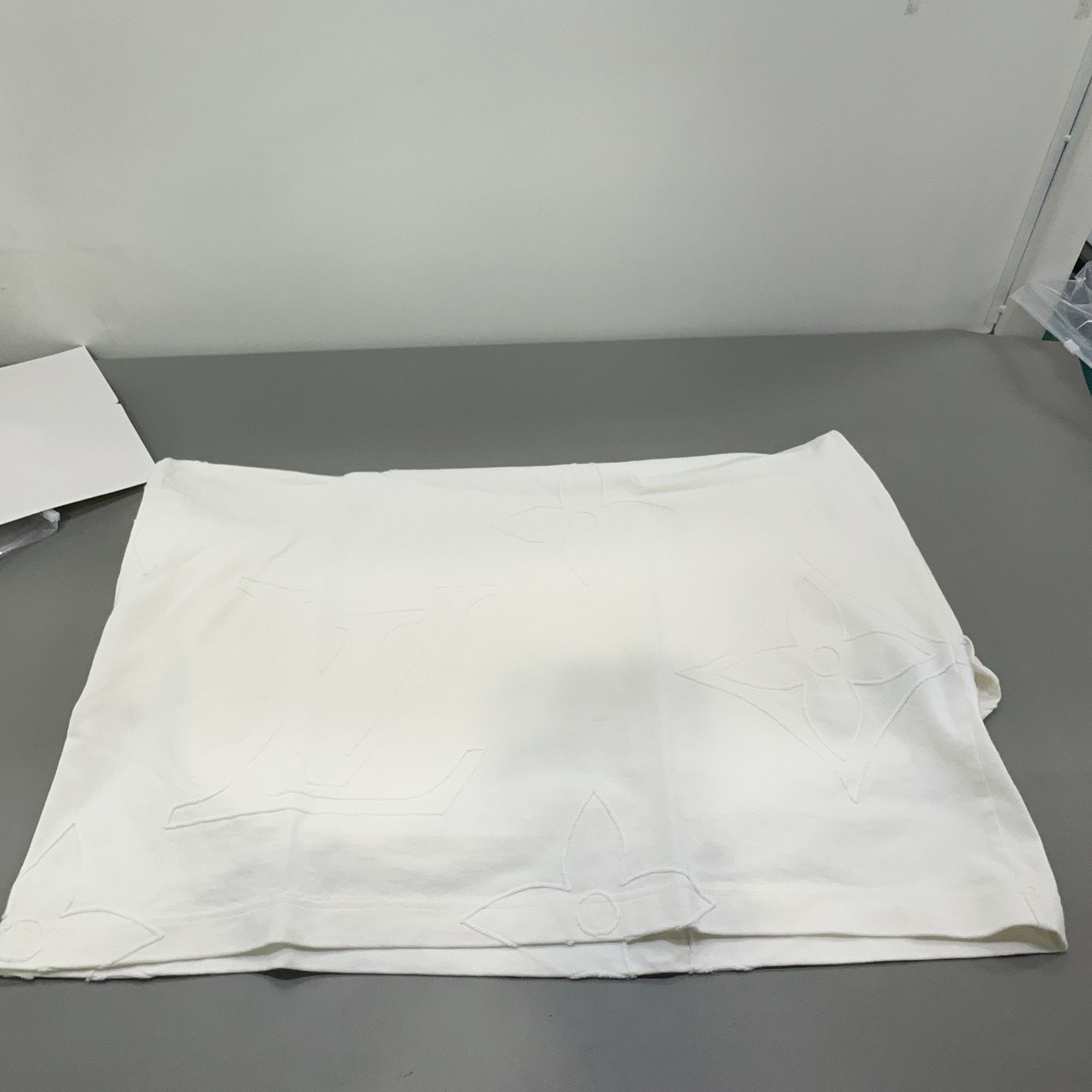 Louis Vuitton Louis Vuitton Monogram Embroidered T-Shirt L Size US L / EU 52-54 / 3 - 10 Thumbnail