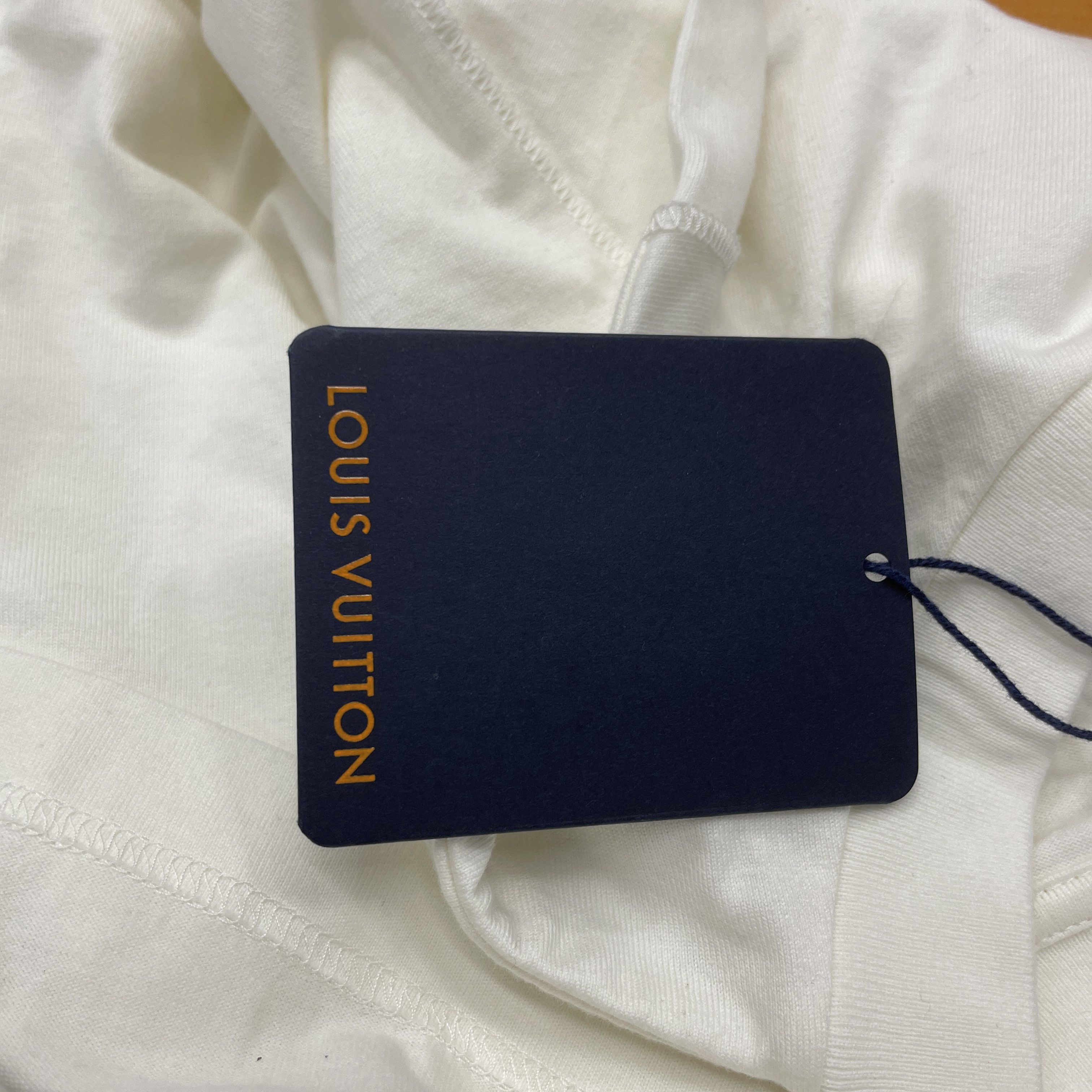 Louis Vuitton Louis Vuitton White Logo Patch T-Shirt Size S Size US S / EU 44-46 / 1 - 5 Thumbnail