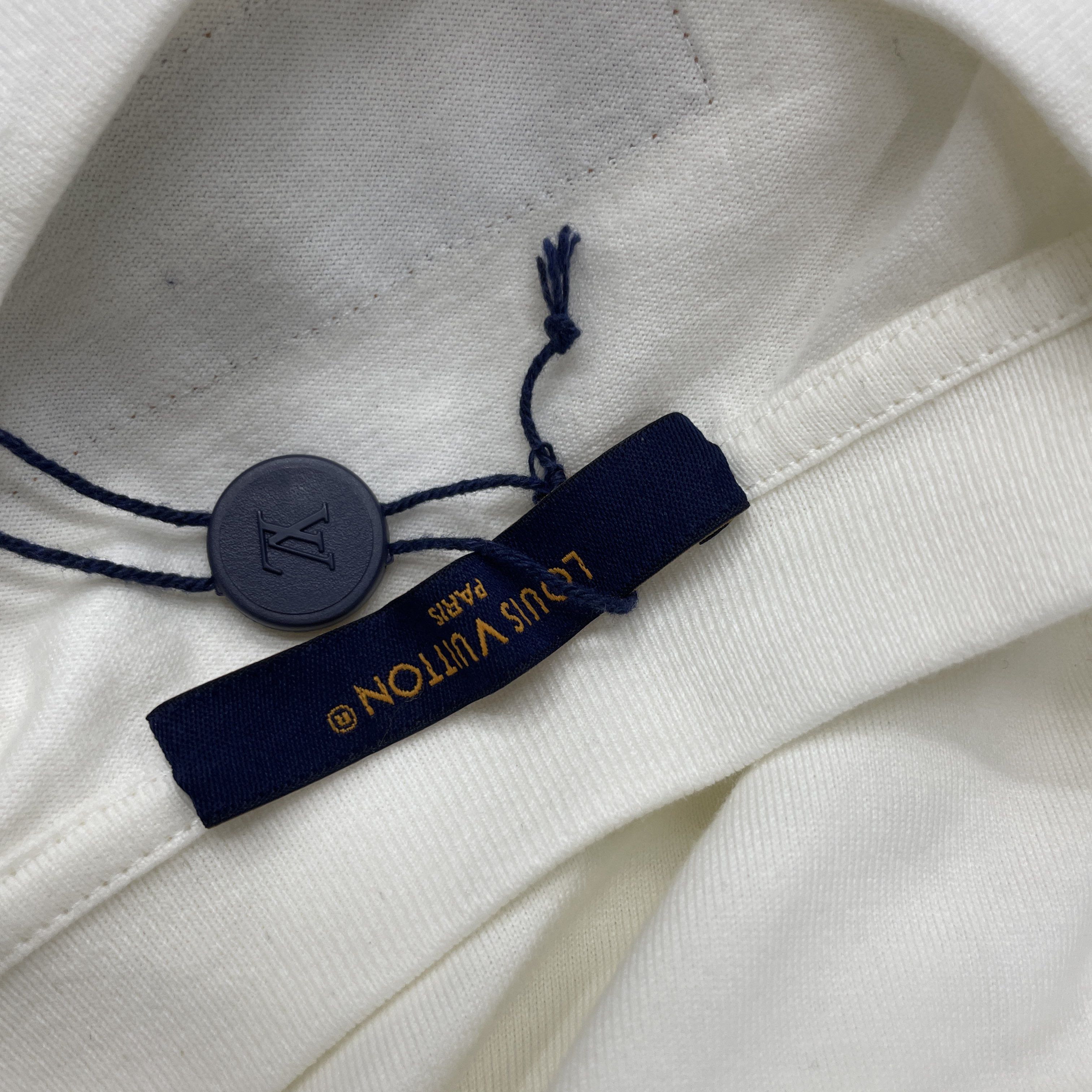 Louis Vuitton Louis Vuitton White Logo Patch T-Shirt Size S Size US S / EU 44-46 / 1 - 3 Thumbnail