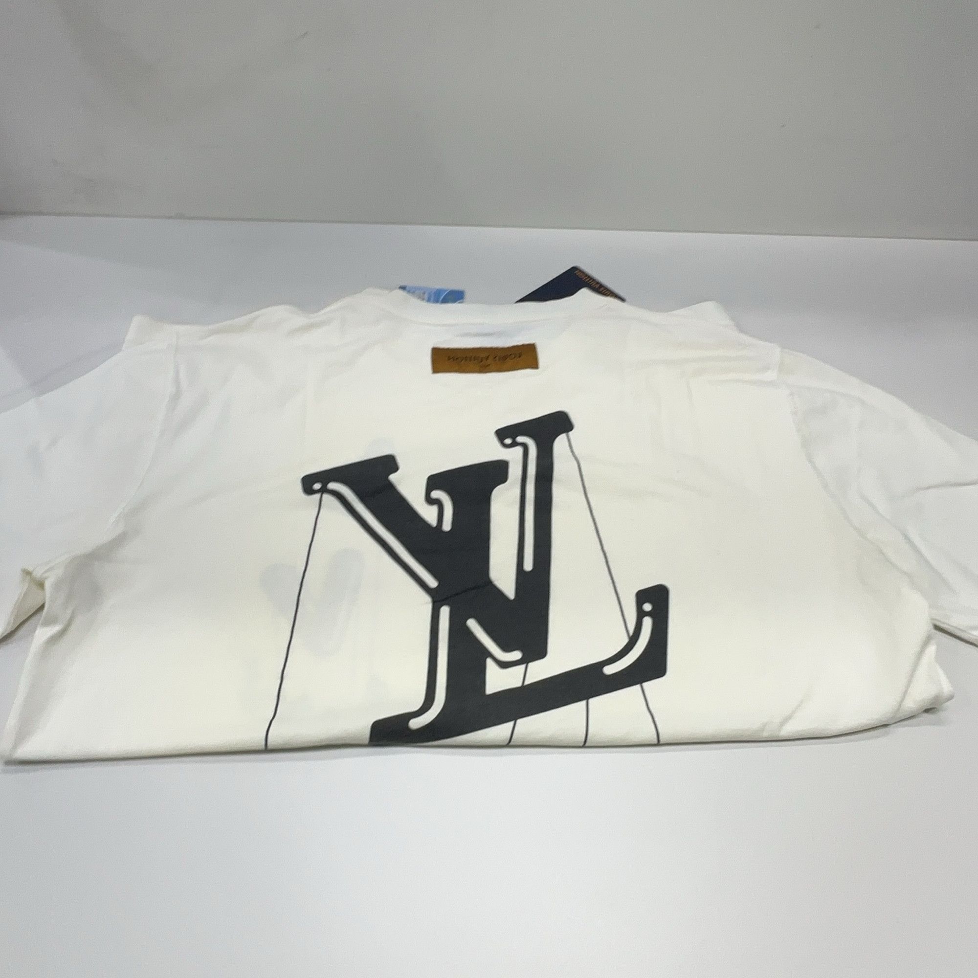 Louis Vuitton Louis Vuitton Puppet Parachute Graphic T-Shirt 4L Size US XXL / EU 58 / 5 - 10 Thumbnail