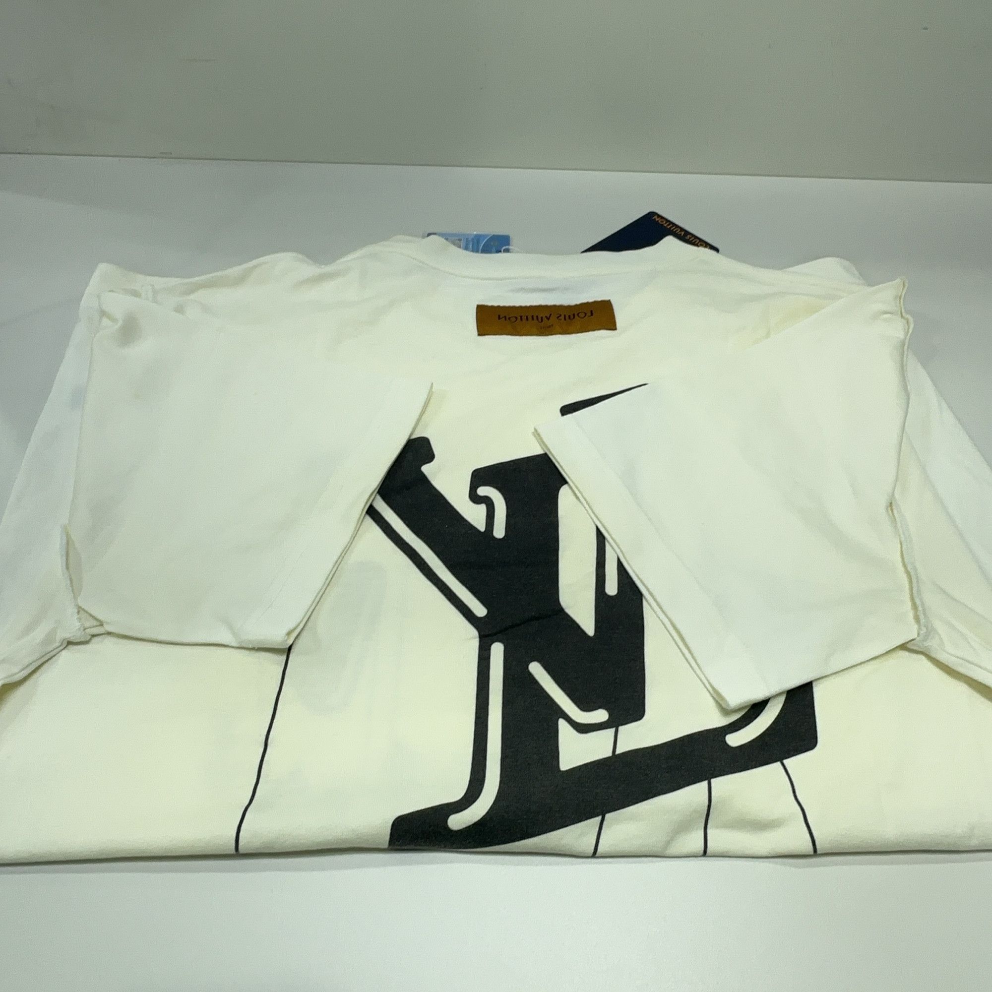 Louis Vuitton Louis Vuitton Puppet Parachute Graphic T-Shirt 4L Size US XXL / EU 58 / 5 - 11 Thumbnail