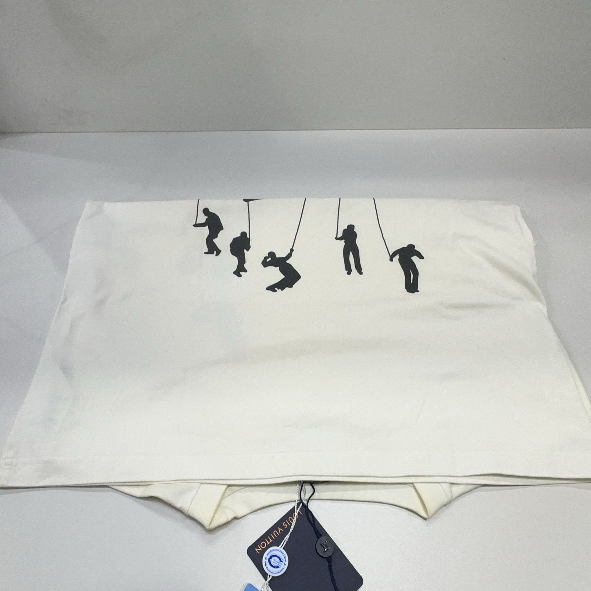 Louis Vuitton Louis Vuitton Puppet Parachute Graphic T-Shirt 4L Size US XXL / EU 58 / 5 - 12 Thumbnail