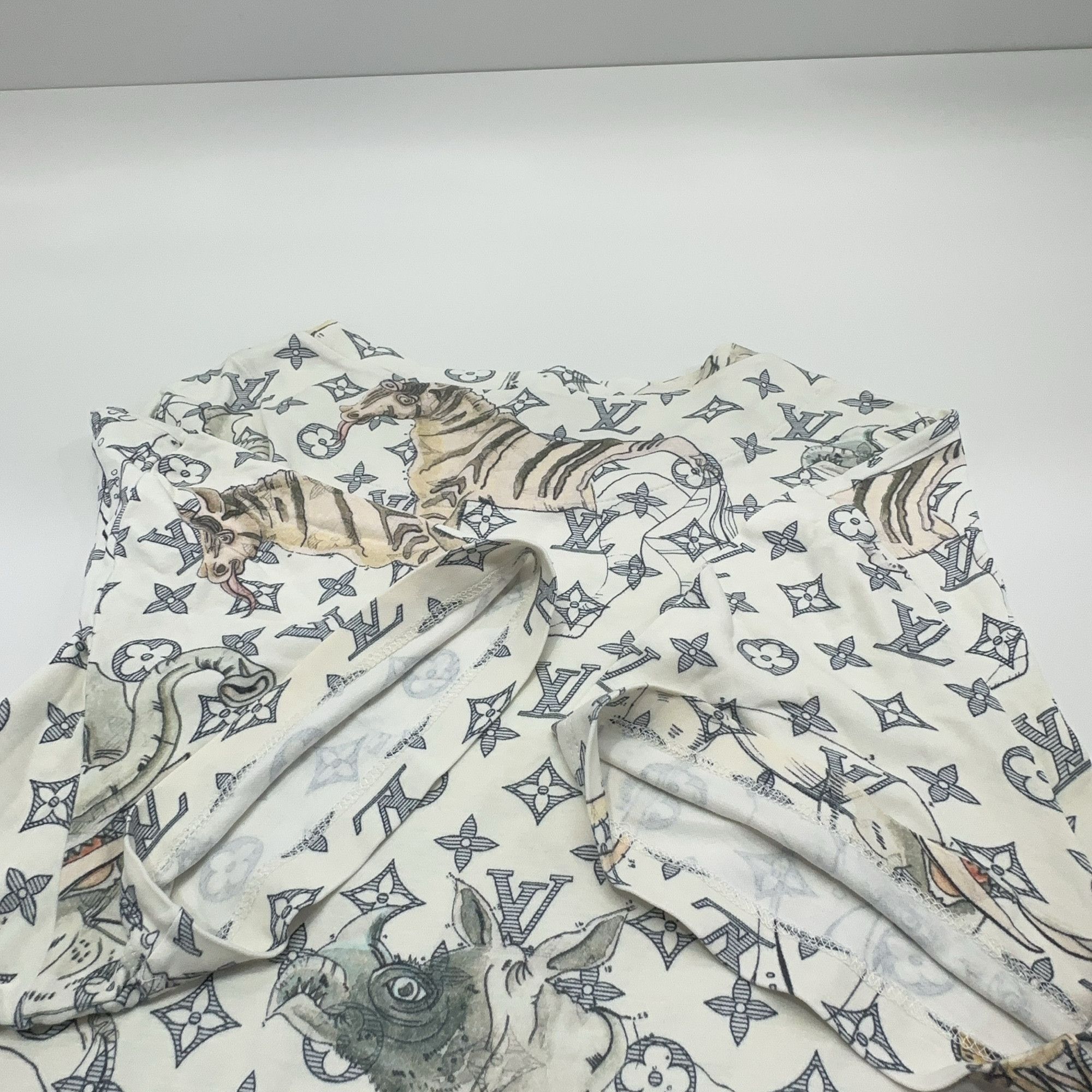 Louis Vuitton Louis Vuitton Animal Monogram T-Shirt Size S Size US S / EU 44-46 / 1 - 11 Thumbnail