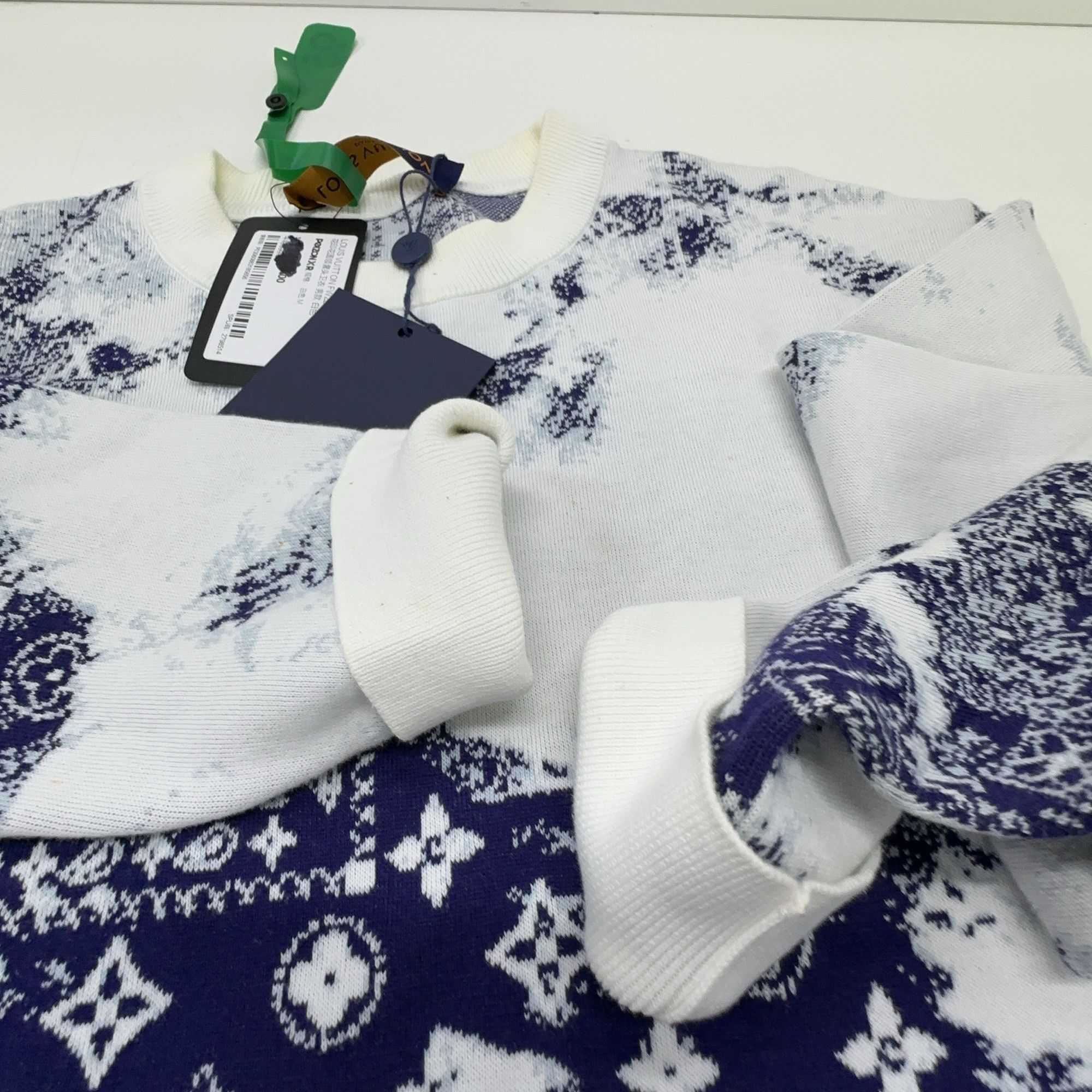Louis Vuitton Louis Vuitton Bandana Monogram Knit Sweater Size M Size US M / EU 48-50 / 2 - 9 Thumbnail