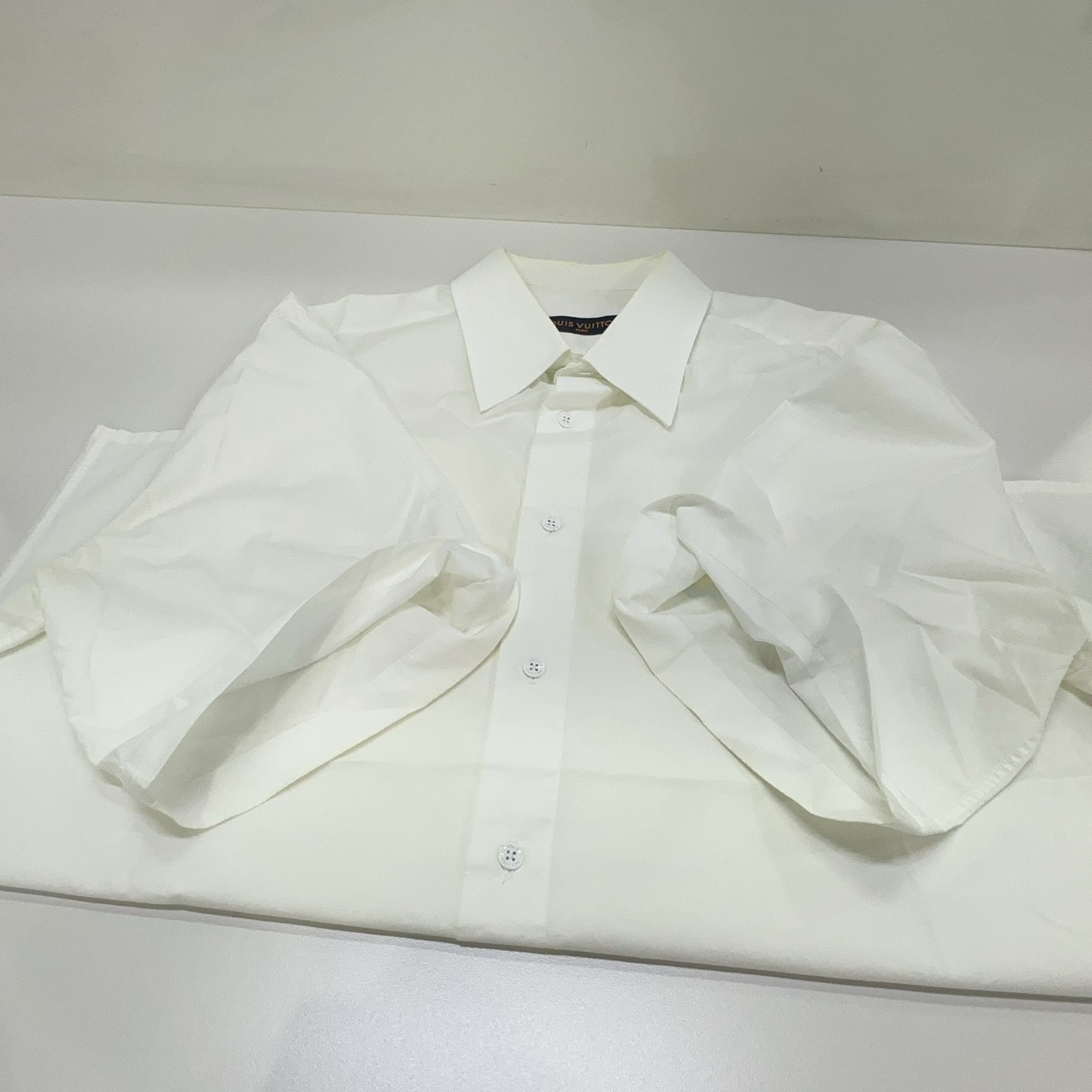 Louis Vuitton Louis Vuitton Graffiti Logo Short Sleeve Shirt L Size US L / EU 52-54 / 3 - 8 Thumbnail
