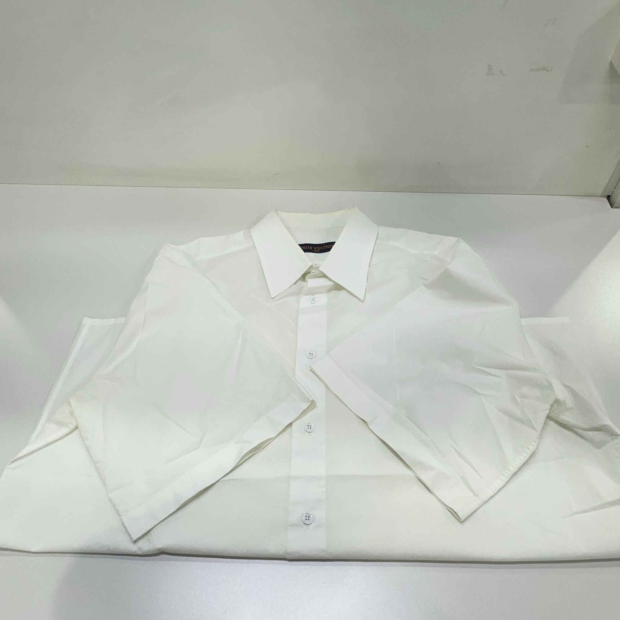 Louis Vuitton Louis Vuitton Graffiti Logo Short Sleeve Shirt L Size US L / EU 52-54 / 3 - 7 Thumbnail