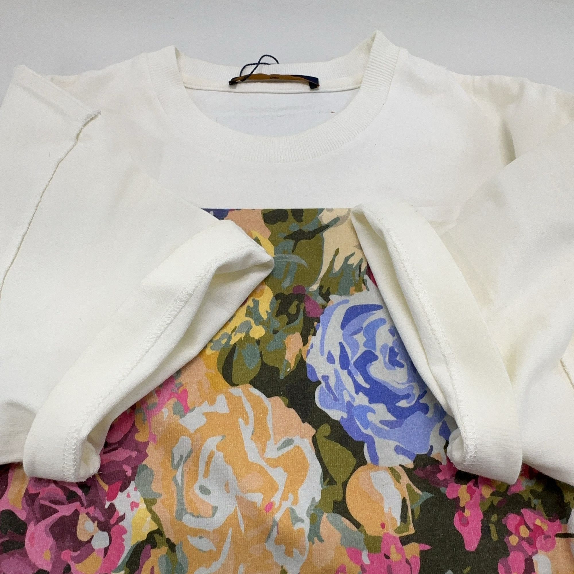 Louis Vuitton Louis Vuitton Floral Script Logo Graphic T-Shirt S Size US S / EU 44-46 / 1 - 6 Thumbnail