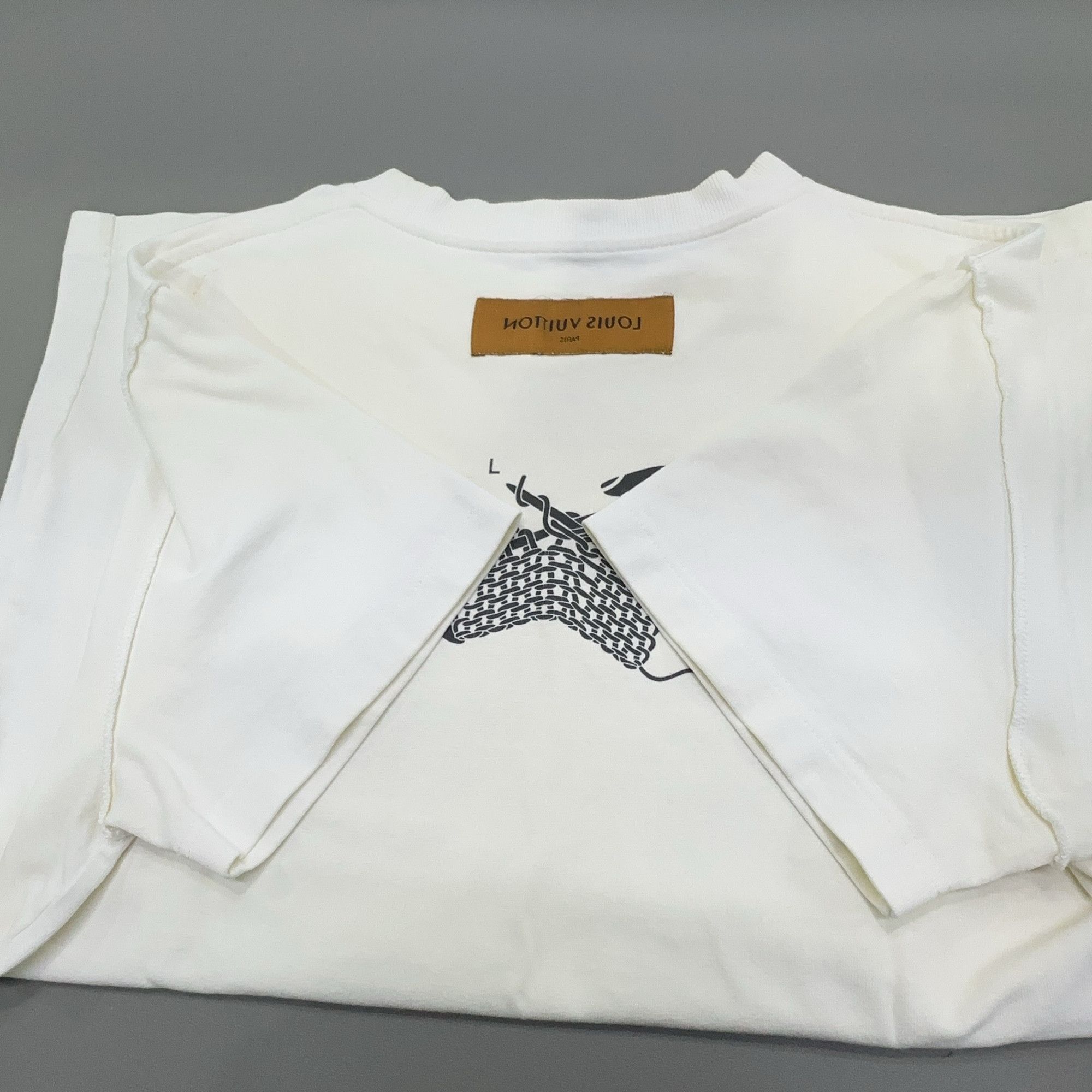 Louis Vuitton Louis Vuitton Cable Pattern Graphic T-Shirt S Size US S / EU 44-46 / 1 - 11 Thumbnail