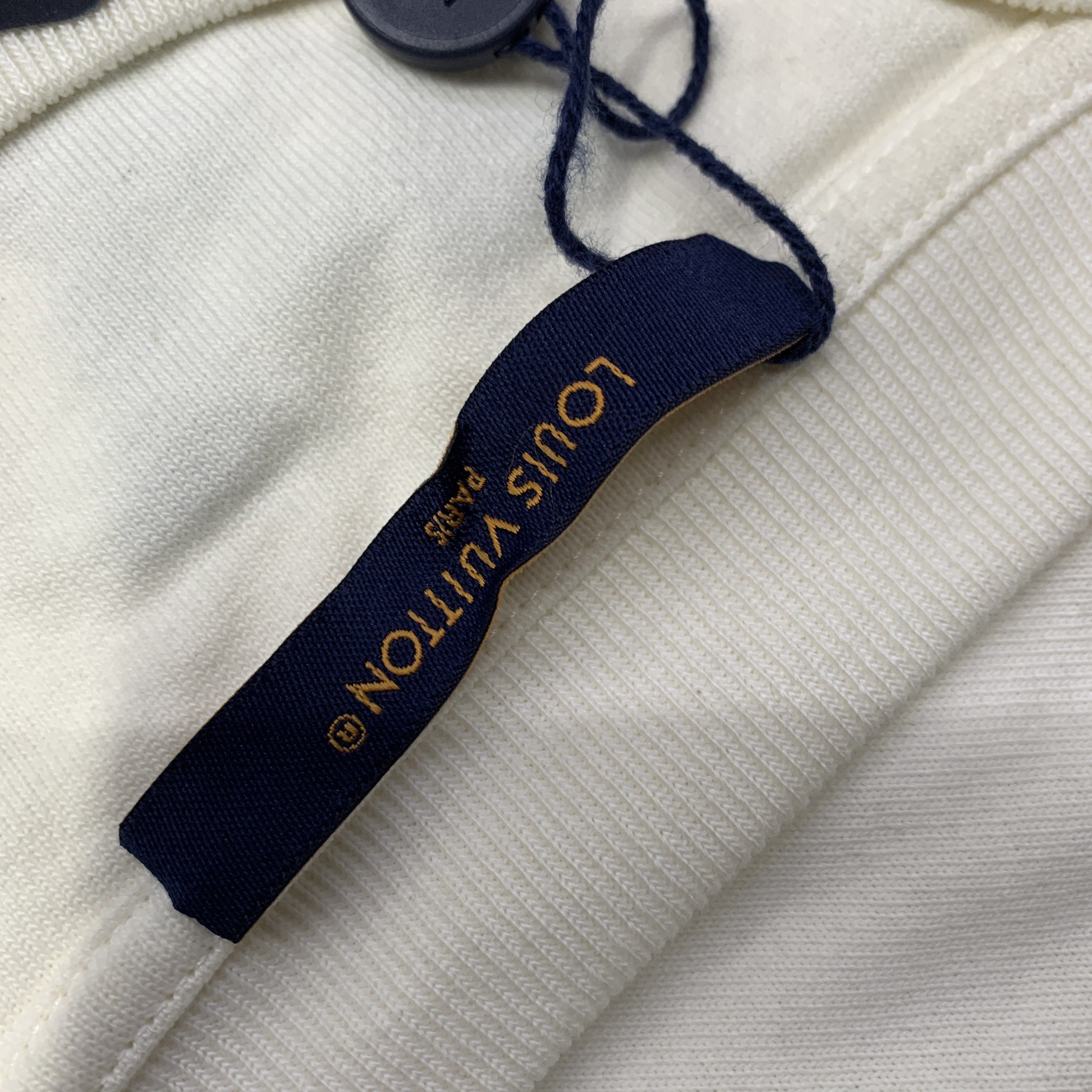 Louis Vuitton Louis Vuitton Embroidered Logo T-Shirt Size L Size US L / EU 52-54 / 3 - 2 Thumbnail