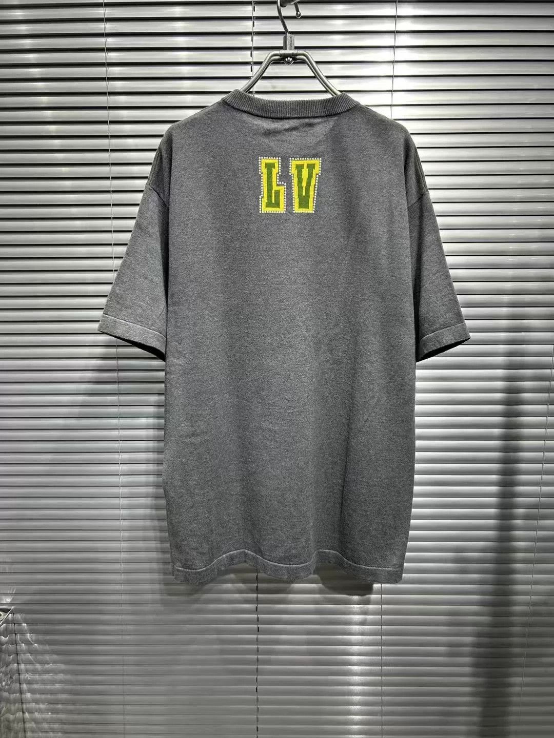 Louis Vuitton Louis Vuitton Bear Paw Logo Knit T-Shirt L Size US L / EU 52-54 / 3 - 3 Thumbnail