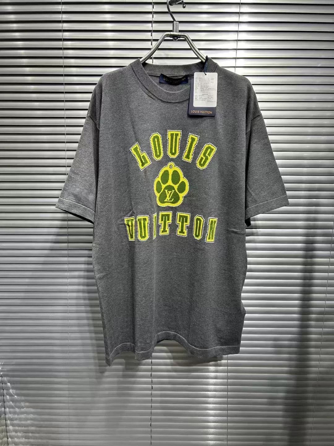 Louis Vuitton Louis Vuitton Bear Paw Logo Knit T-Shirt L Size US L / EU 52-54 / 3 - 2 Thumbnail