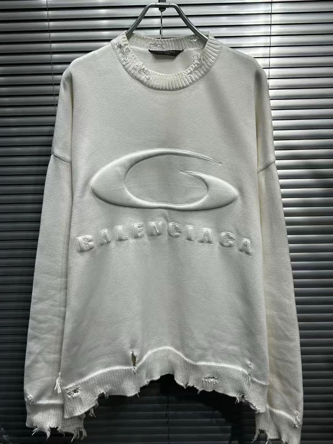 Balenciaga Balenciaga Embossed Logo Distressed Sweater 2 Size US M / EU 48-50 / 2 - 4 Thumbnail