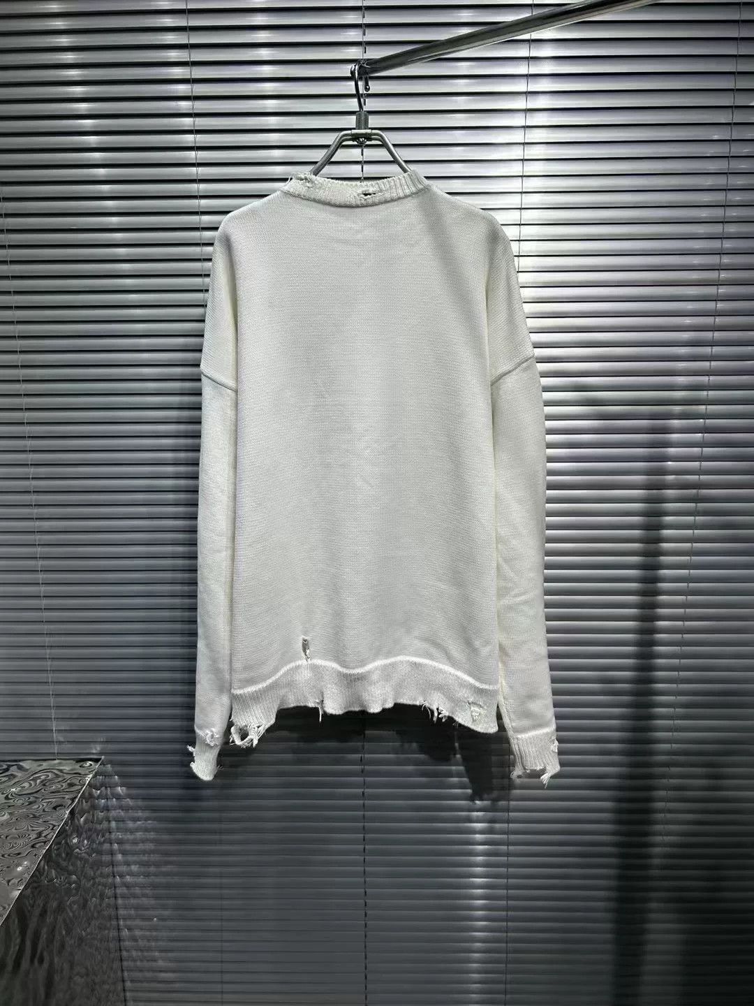 Balenciaga Balenciaga Embossed Logo Distressed Sweater 2 Size US M / EU 48-50 / 2 - 3 Thumbnail