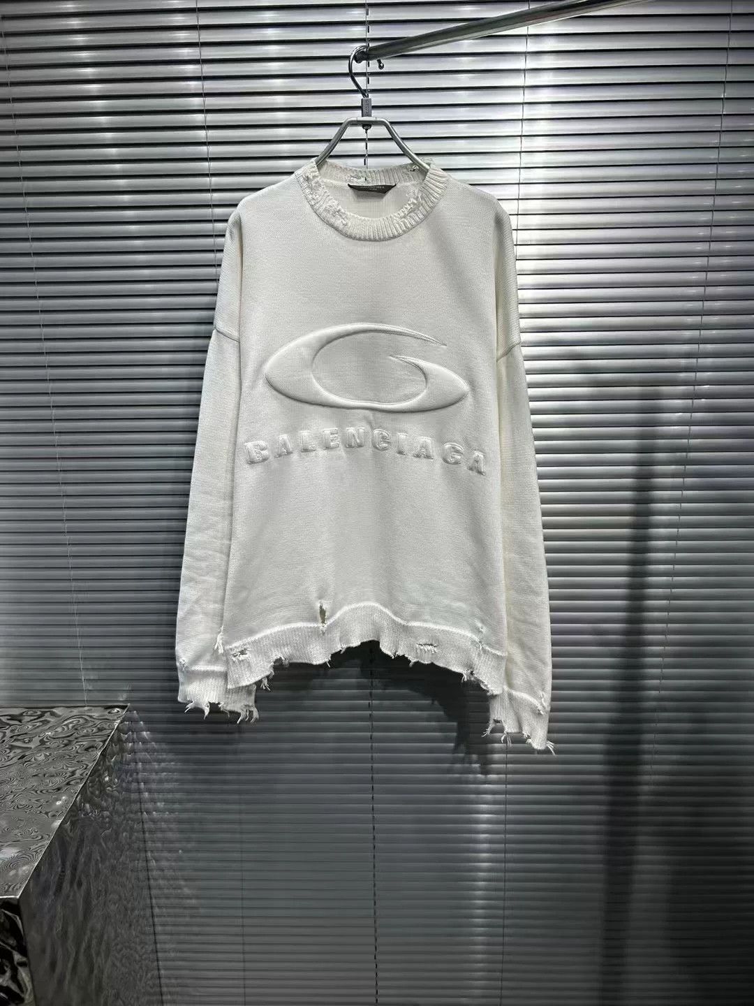 Balenciaga Balenciaga Embossed Logo Distressed Sweater 2 Size US M / EU 48-50 / 2 - 2 Thumbnail