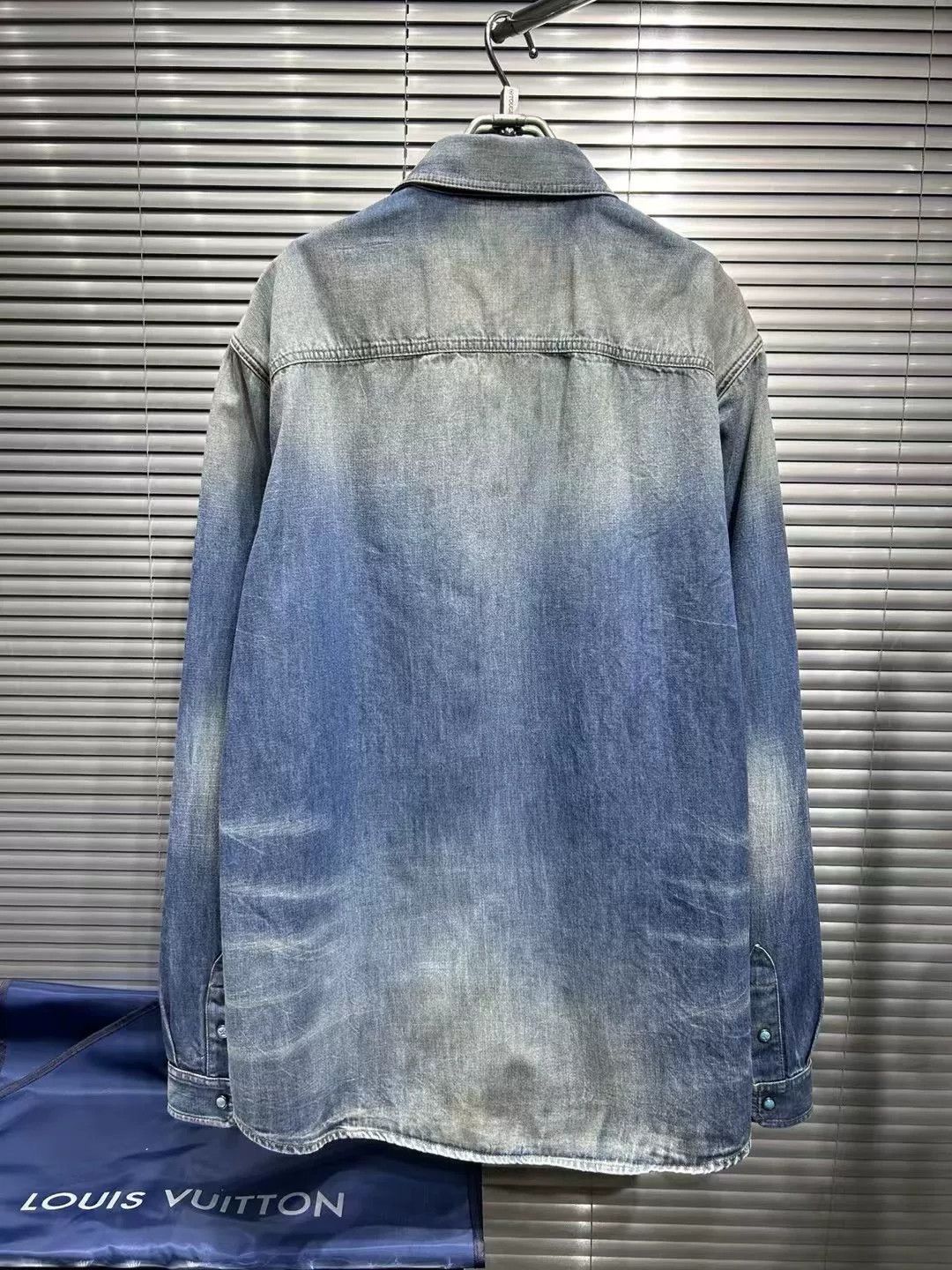 Louis Vuitton Louis Vuitton Studded Logo Denim Shirt Size 5L Size US XXL / EU 58 / 5 - 3 Thumbnail