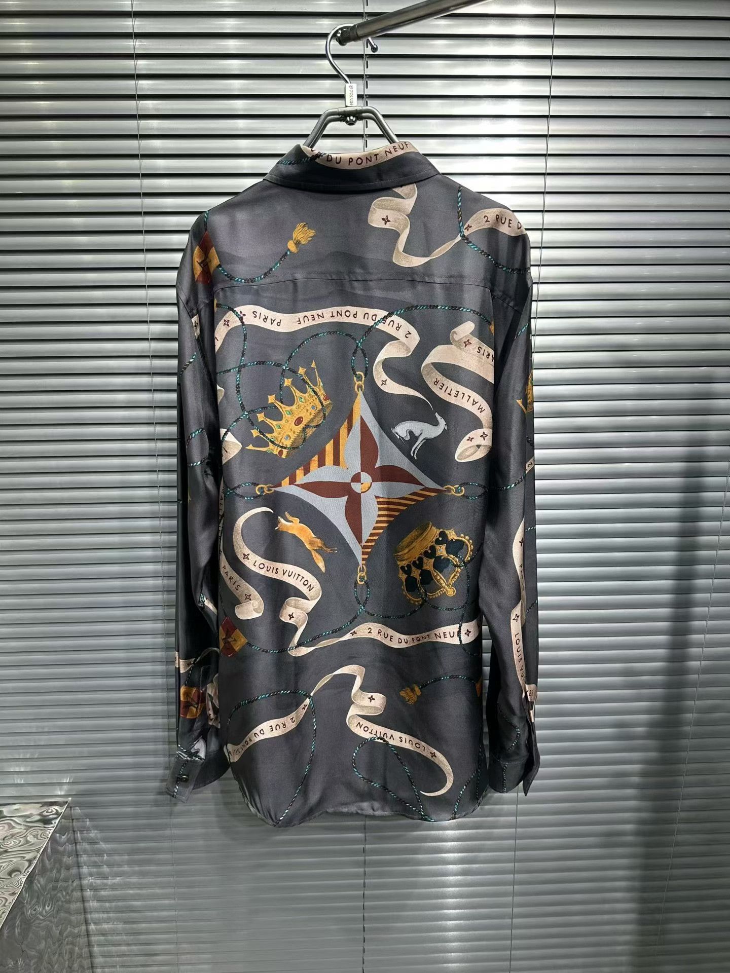 Louis Vuitton Louis Vuitton Monogram Ribbon Silk Shirt M Size US M / EU 48-50 / 2 - 3 Thumbnail
