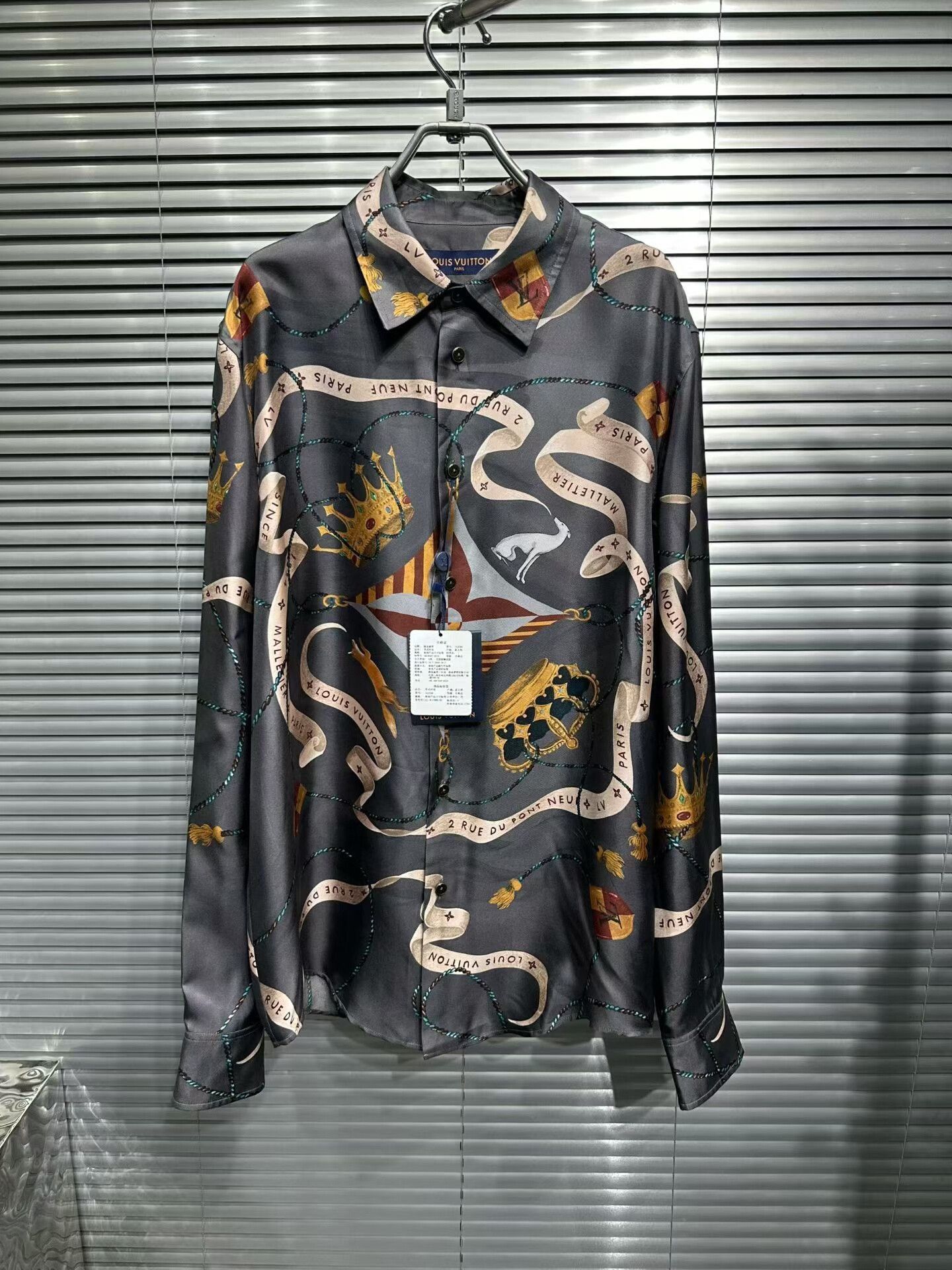 Louis Vuitton Louis Vuitton Monogram Ribbon Silk Shirt M Size US M / EU 48-50 / 2 - 2 Thumbnail