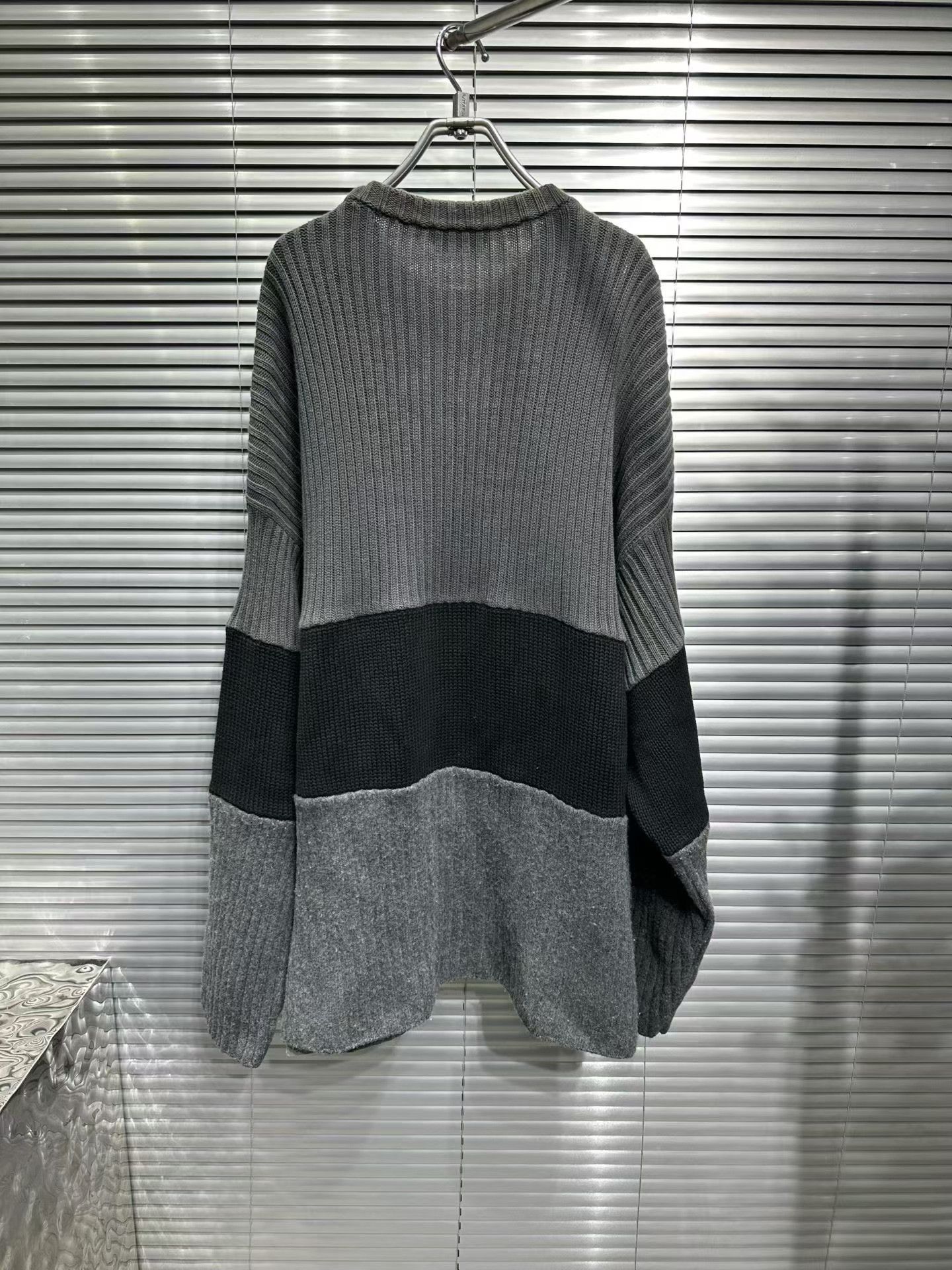 Balenciaga Balenciaga Color Block Logo Knit Sweater Size M Size US M / EU 48-50 / 2 - 3 Thumbnail