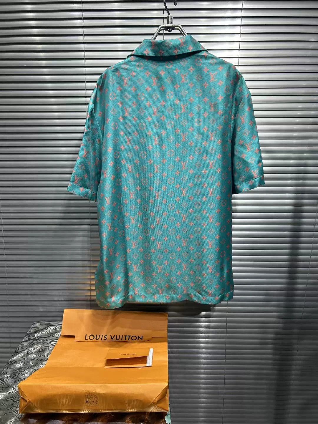 Louis Vuitton Louis Vuitton Monogram Silk Short Sleeve Shirt M Size US M / EU 48-50 / 2 - 3 Thumbnail