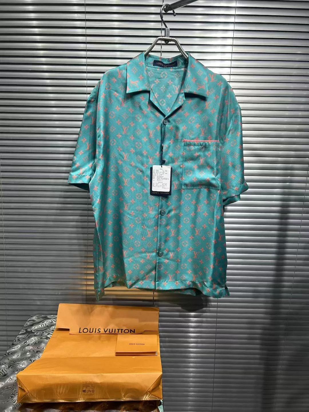 Louis Vuitton Louis Vuitton Monogram Silk Short Sleeve Shirt M Size US M / EU 48-50 / 2 - 2 Thumbnail