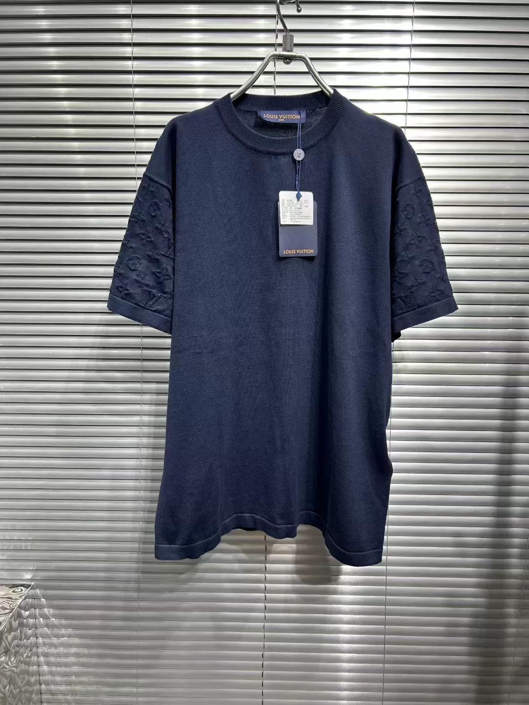 Louis Vuitton Louis Vuitton Embossed Logo Knit T-Shirt L Size US L / EU 52-54 / 3 - 2 Thumbnail